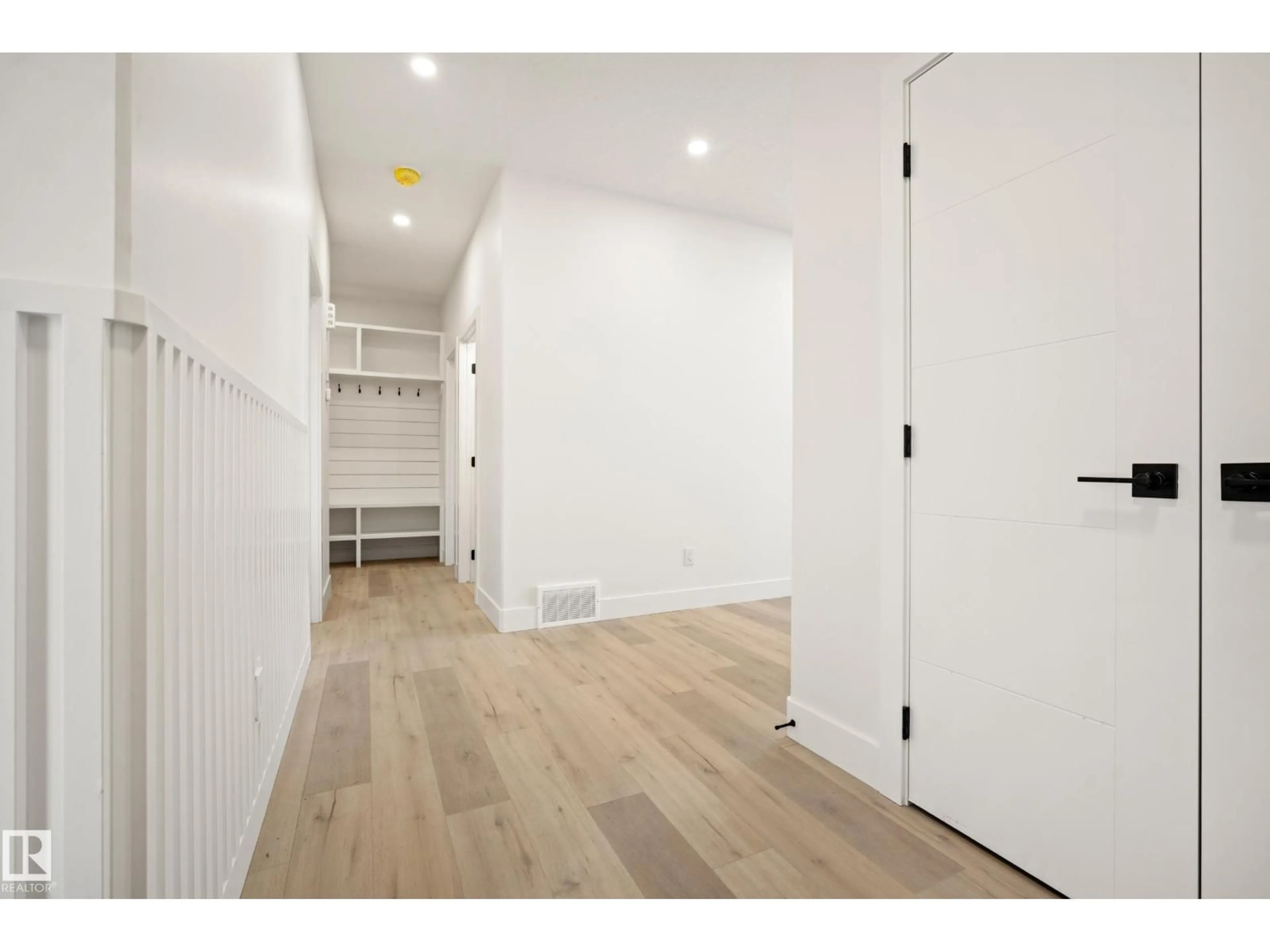Indoor entryway for 370 LIDEN LO, Leduc Alberta T9E1T2