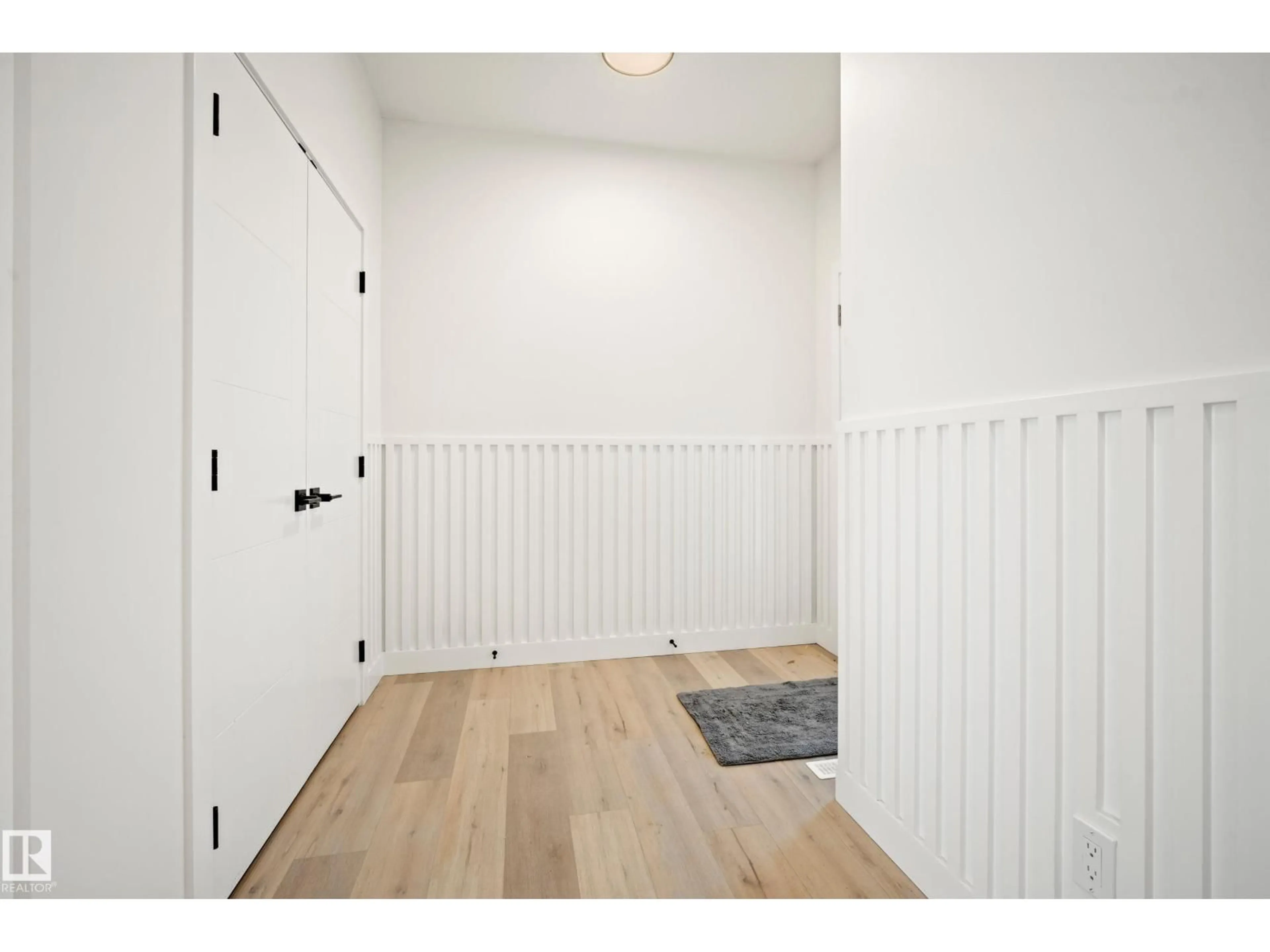 Indoor entryway for 370 LIDEN LO, Leduc Alberta T9E1T2