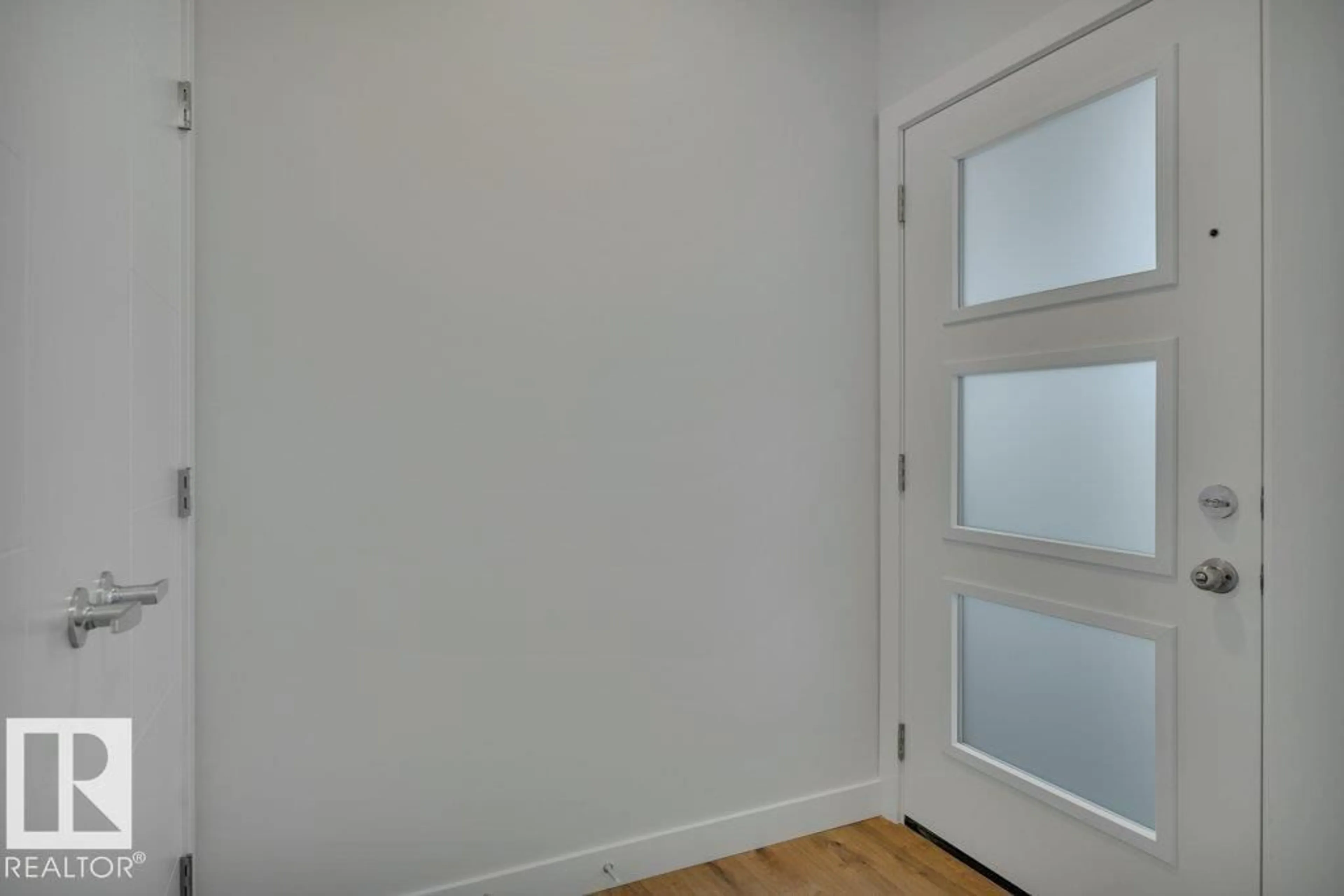 A pic of a room for 18643 19 AV, Edmonton Alberta T6M3M9