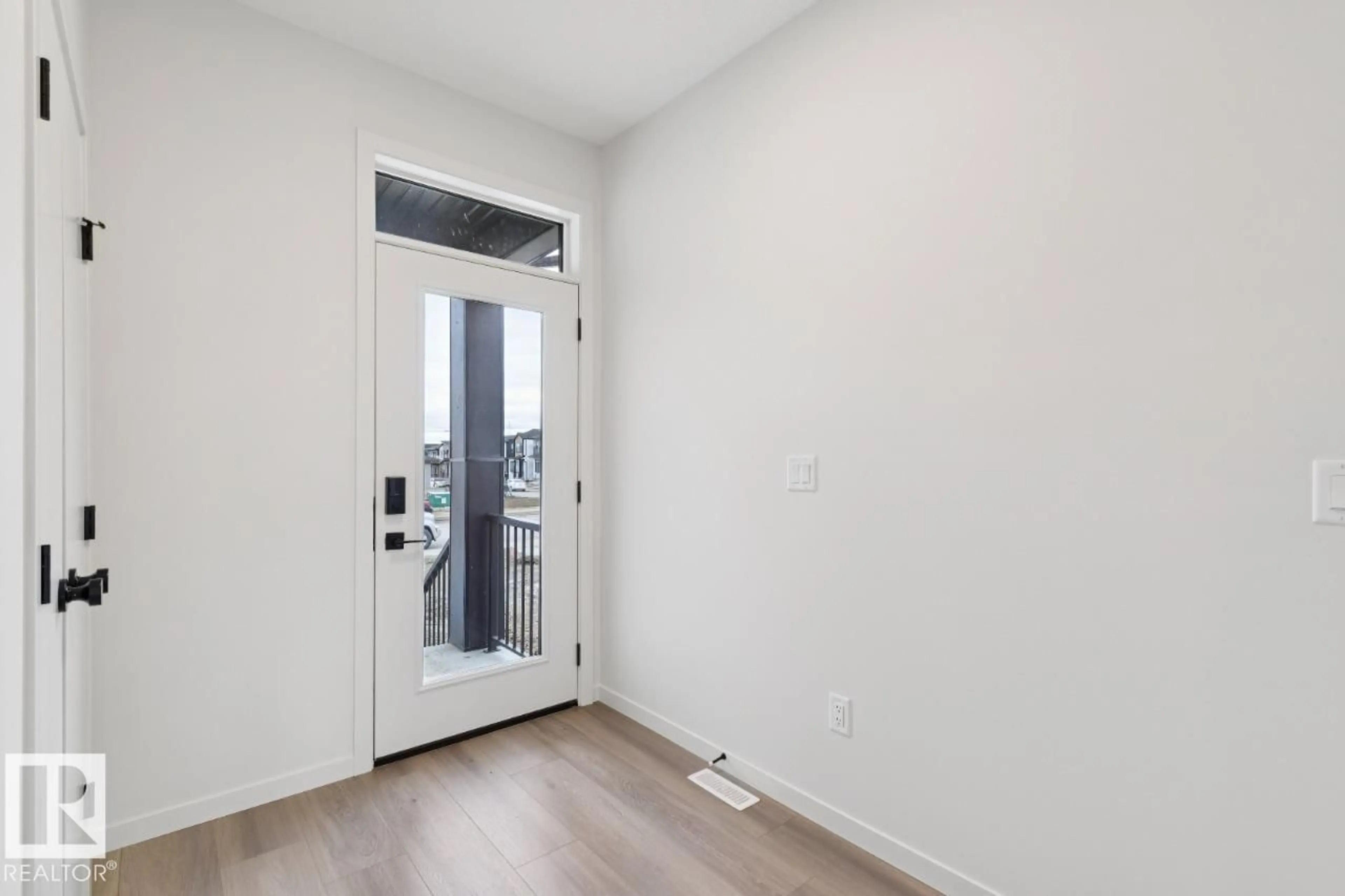 Indoor entryway for SW - 419 31 ST, Edmonton Alberta T6X3C7