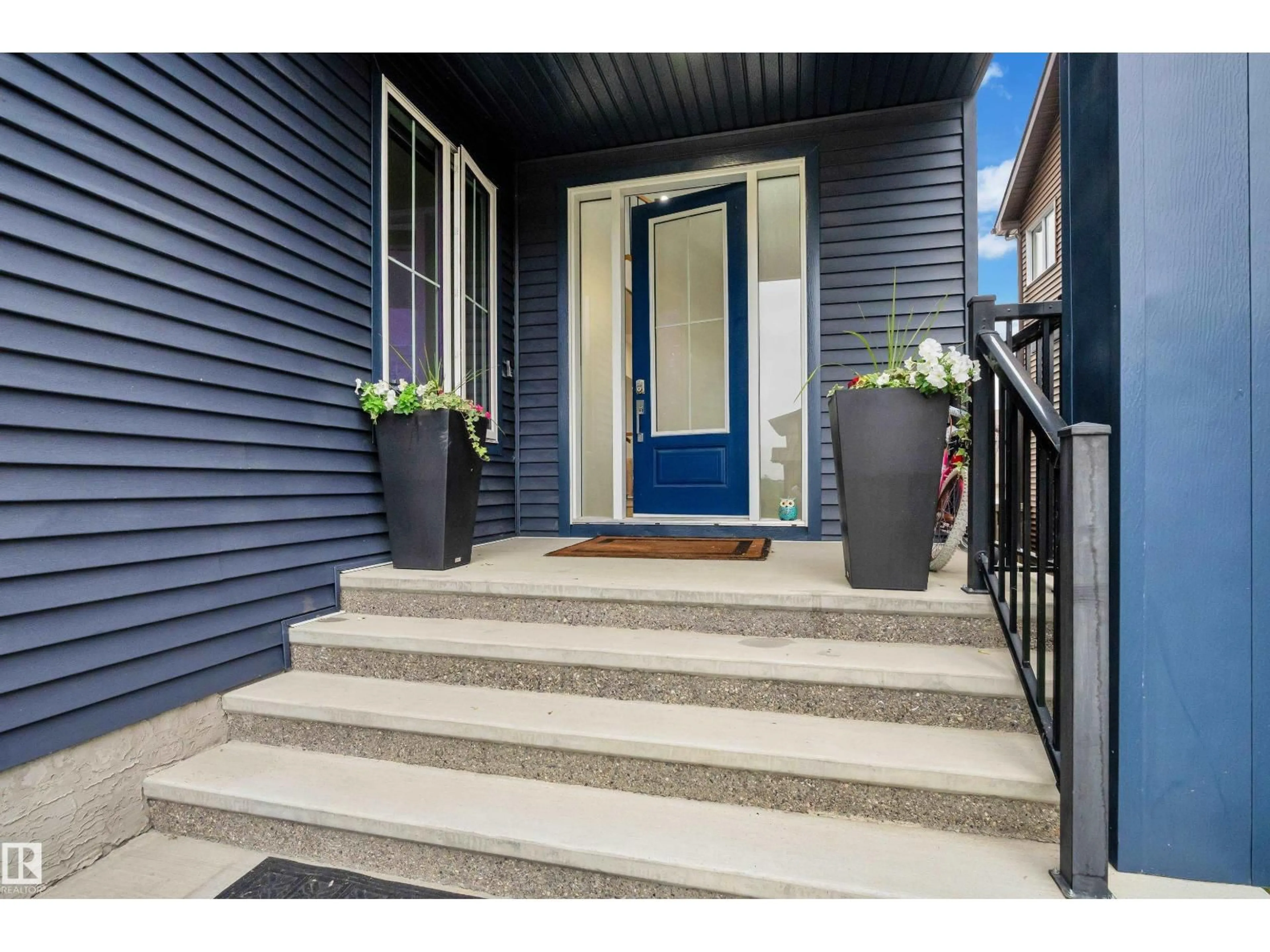 Indoor entryway for 1409 GRAYDON HILL WY, Edmonton Alberta T6W3C9