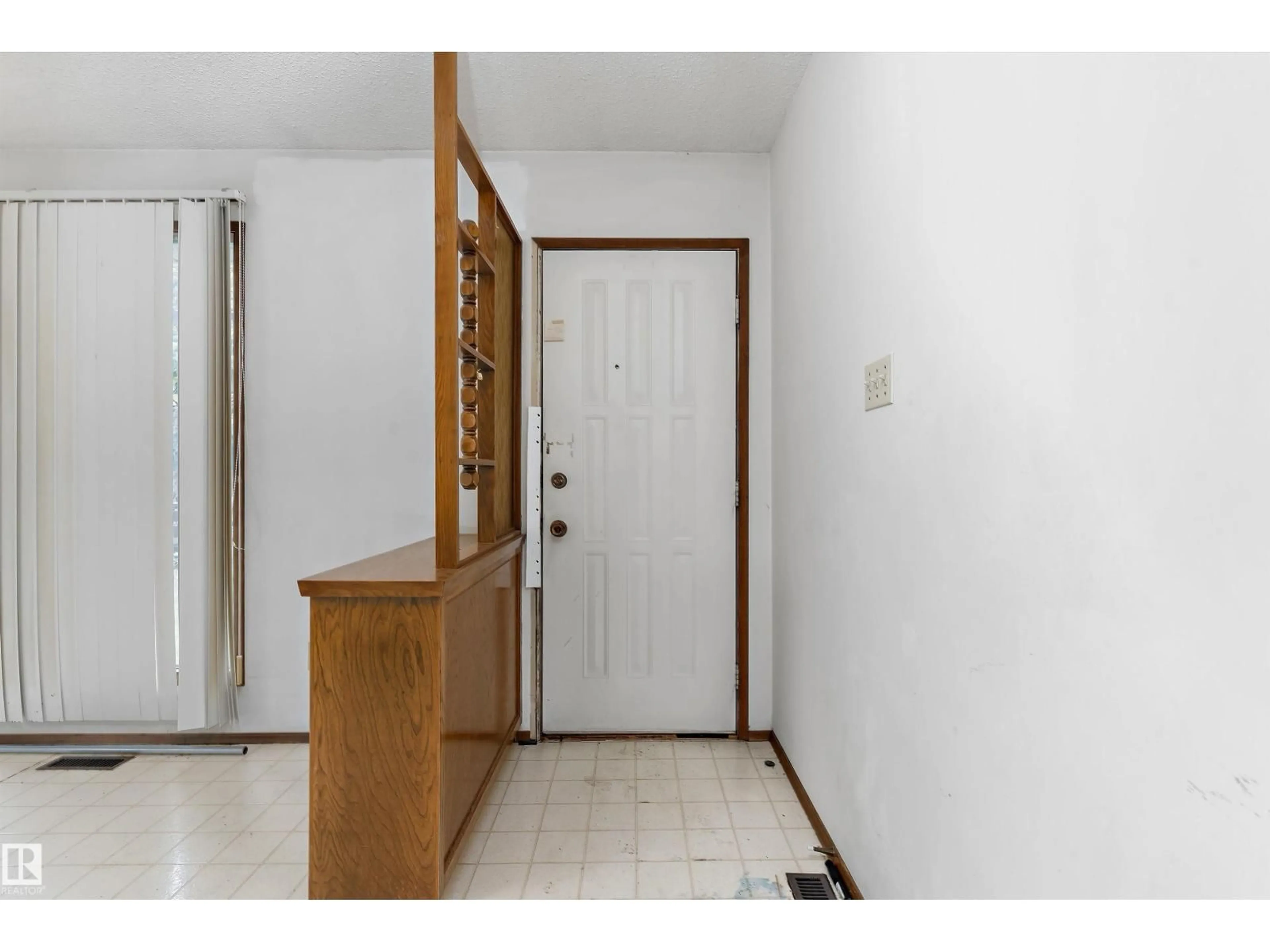 Indoor entryway for NW - 1139 68 ST, Edmonton Alberta T6K3K3