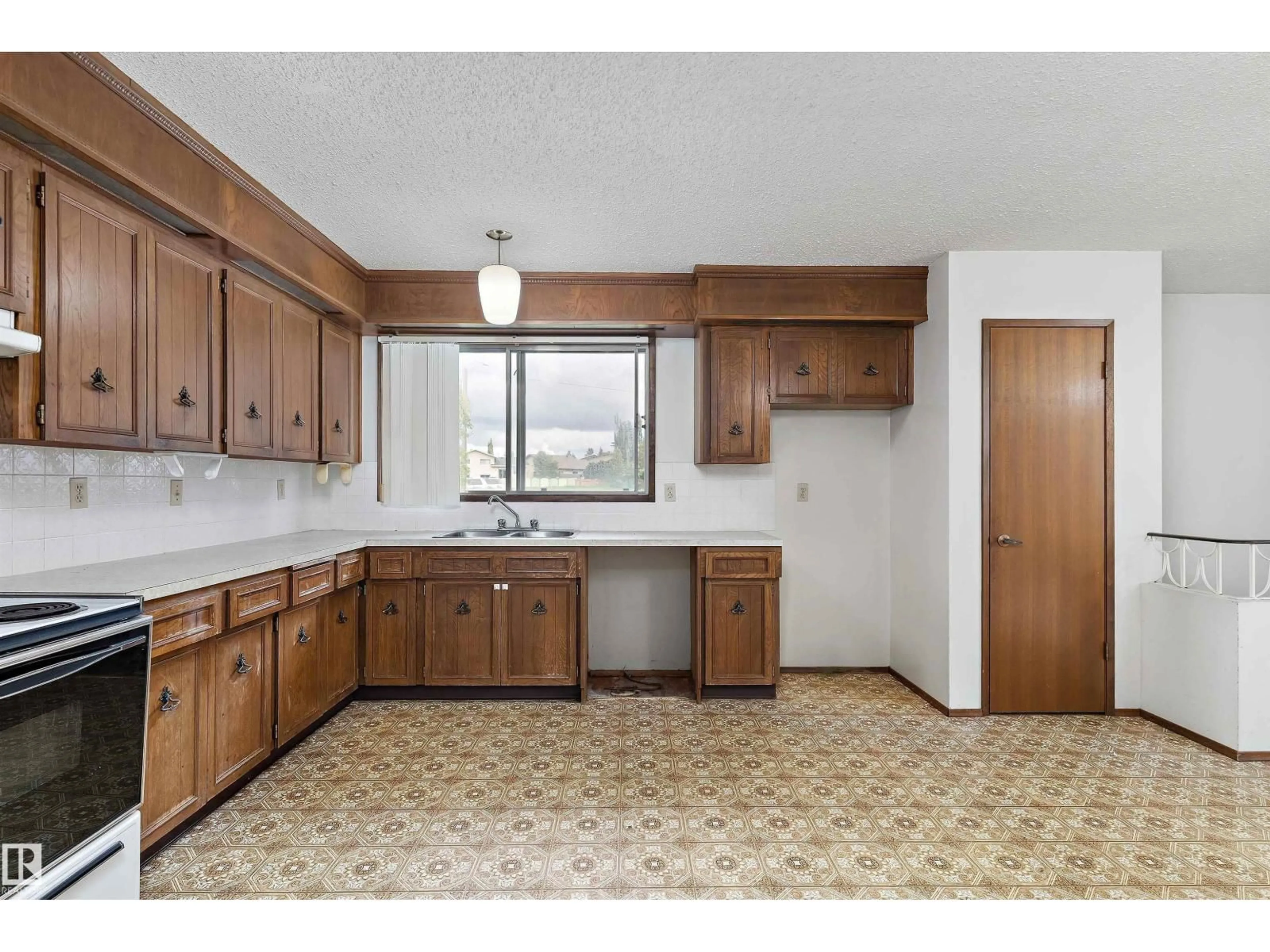 Standard kitchen, unknown for NW - 1139 68 ST, Edmonton Alberta T6K3K3