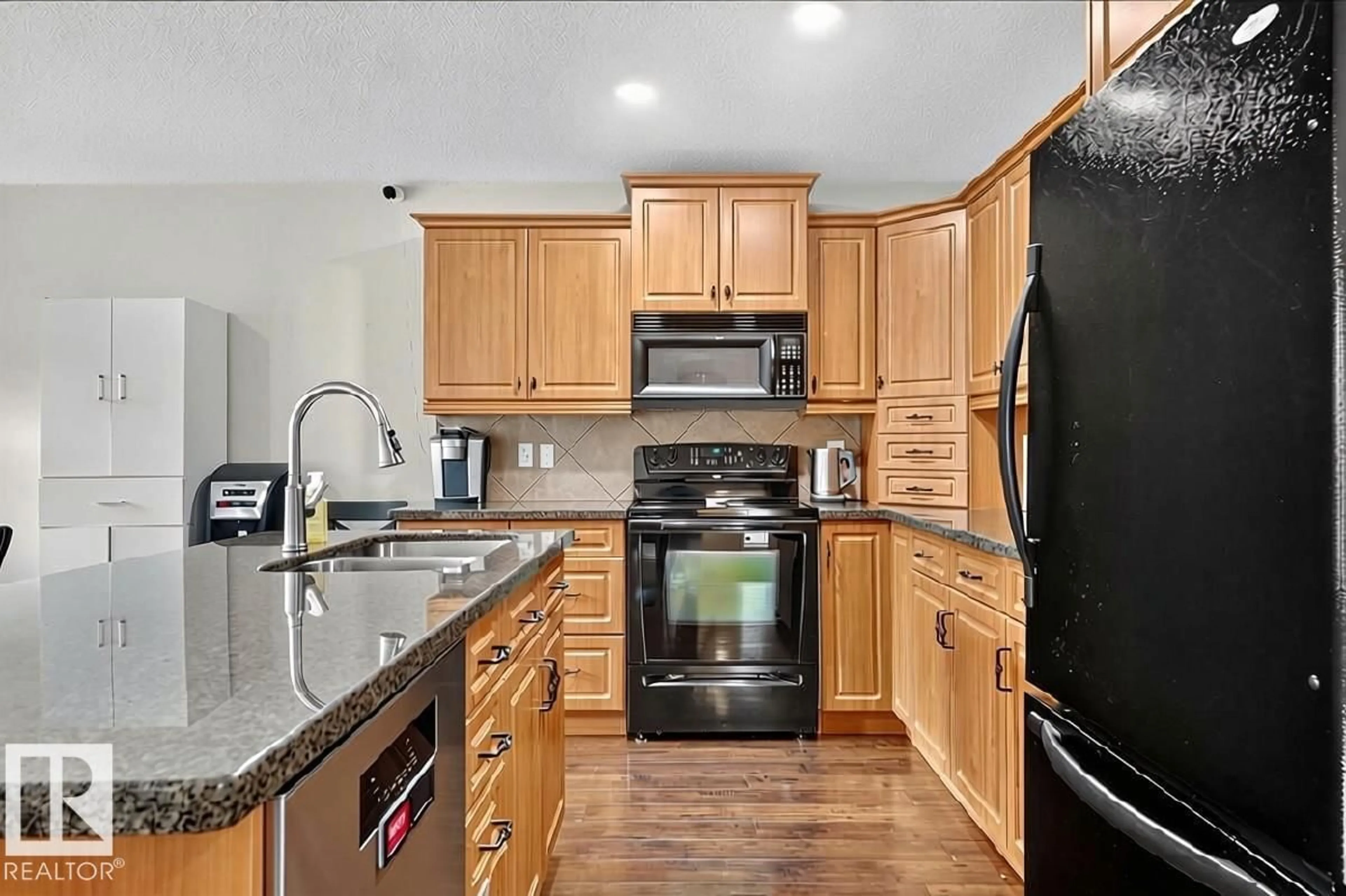 Unknown for SW - 8503 11 AV, Edmonton Alberta T6X1J4