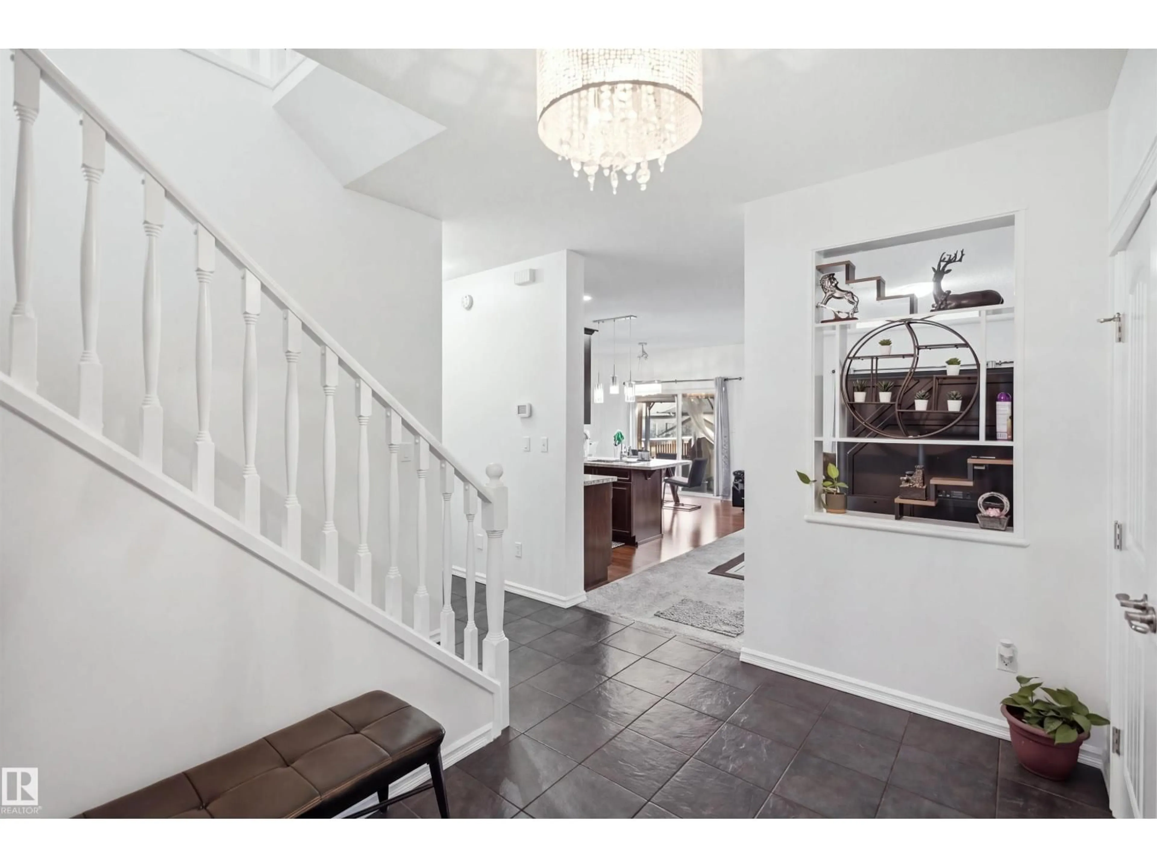 Indoor entryway for NW - 1523 36 AV, Edmonton Alberta T6T0M5