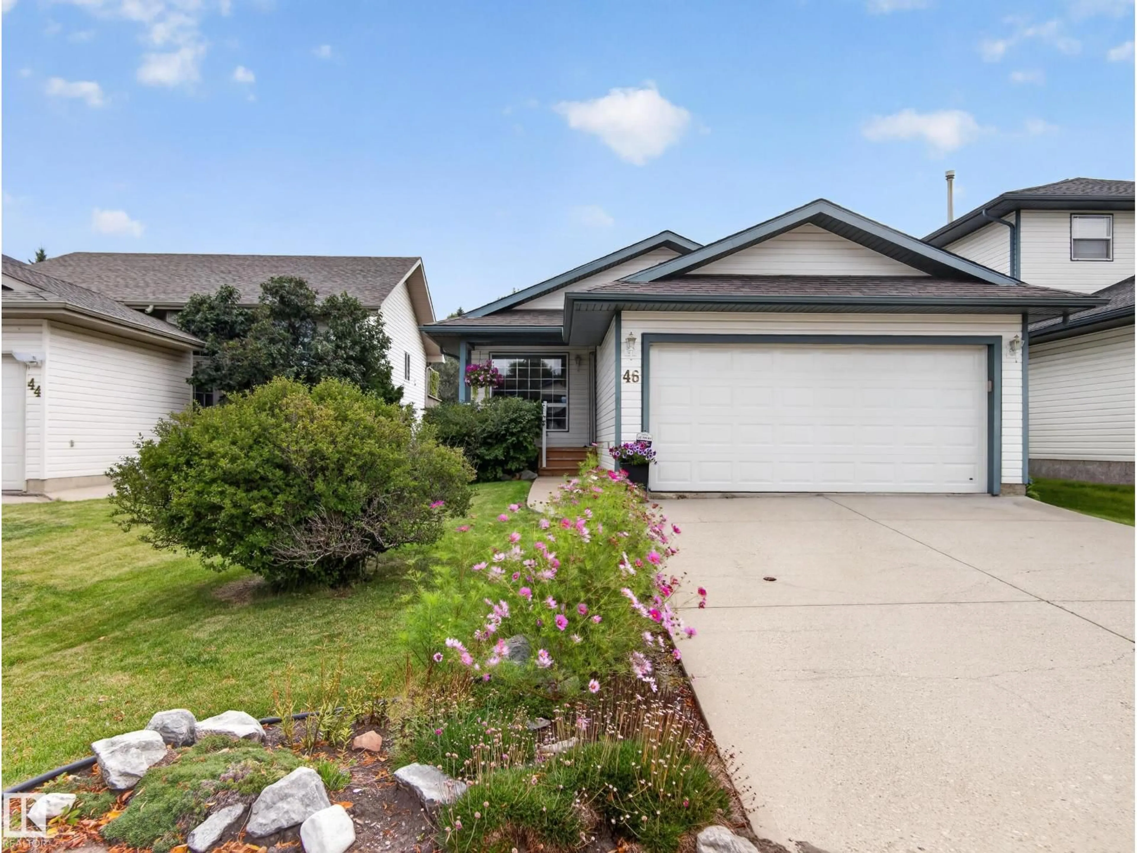Home with vinyl exterior material, street for 46 HAWTHORNE CR, St. Albert Alberta T8N6N7