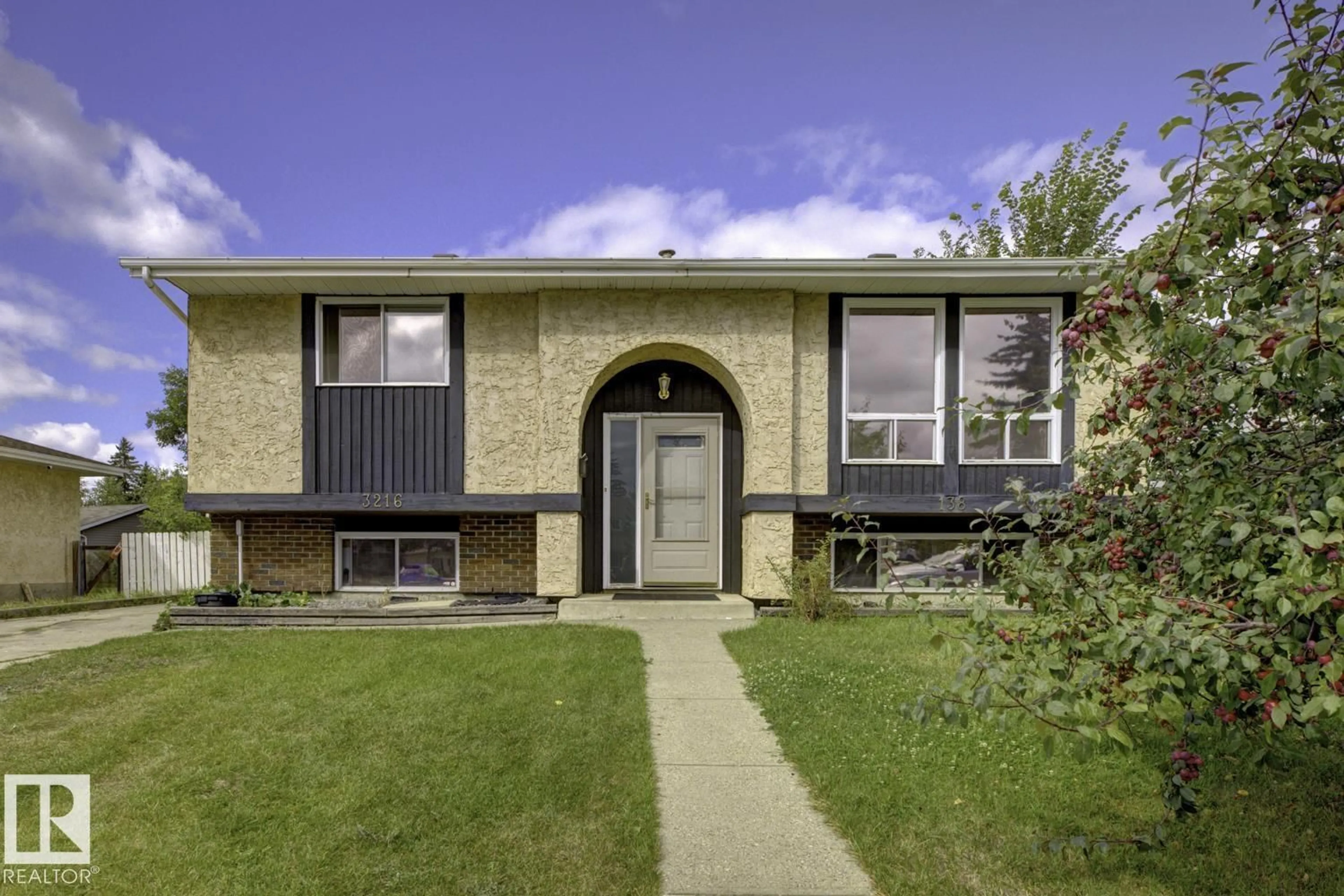 Unknown for 3216 138 AV, Edmonton Alberta T5Y1M4