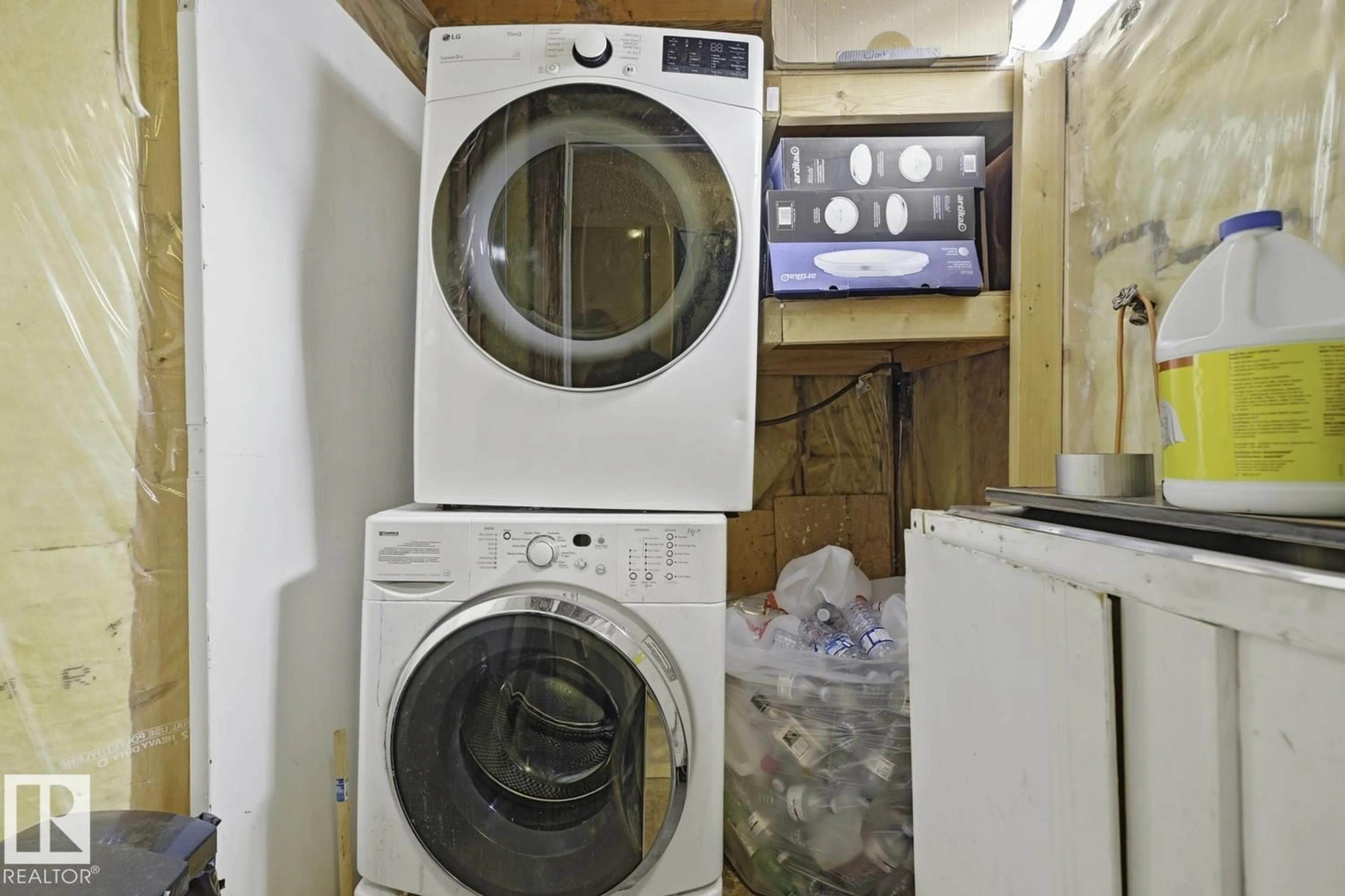 Laundry room for 3216 138 AV, Edmonton Alberta T5Y1M4
