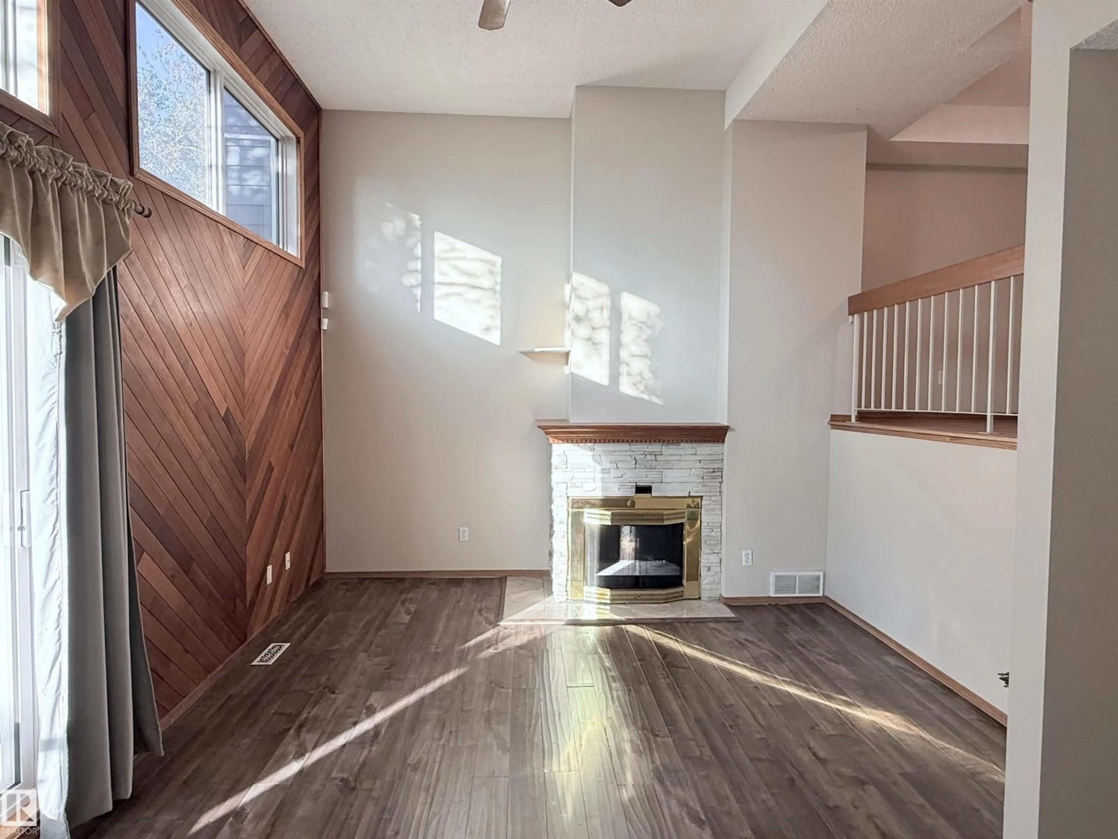 Unknown for 975 MILLBOURNE RD E RD, Edmonton Alberta T6K0T2