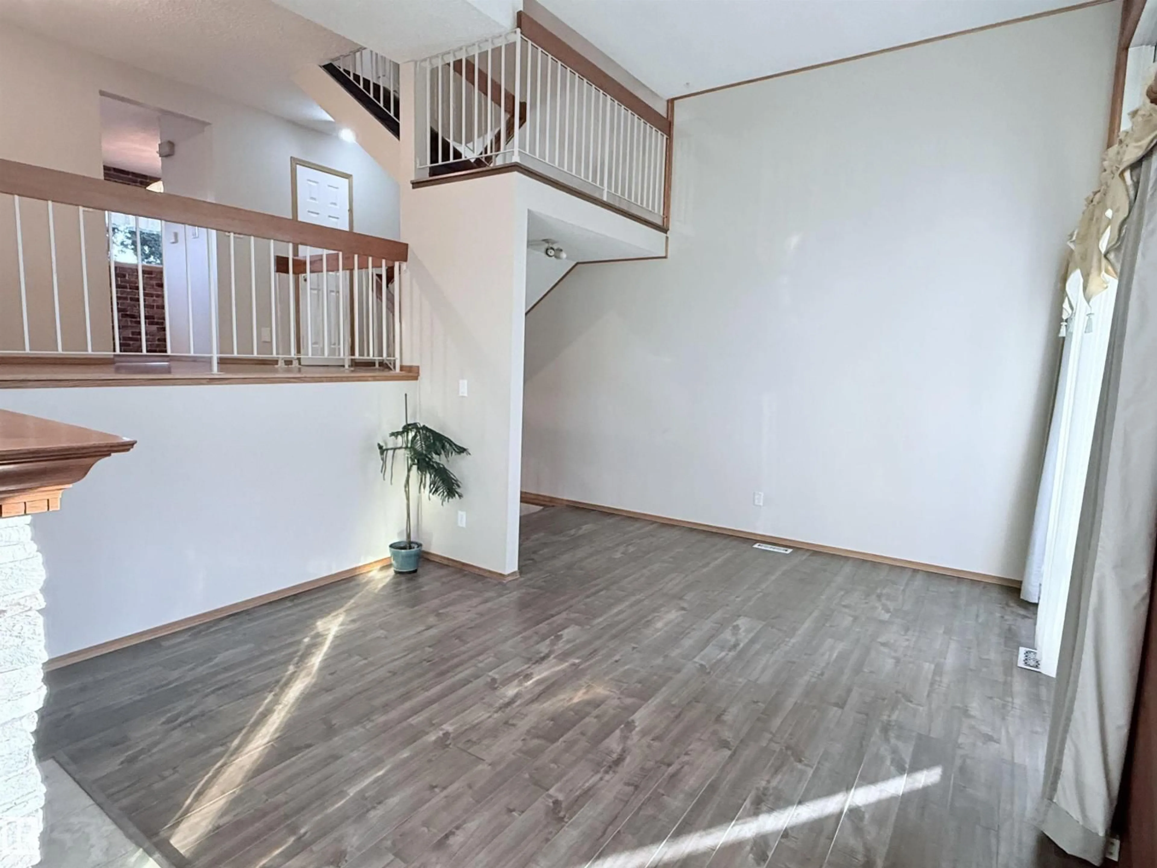Unknown for 975 MILLBOURNE RD E RD, Edmonton Alberta T6K0T2