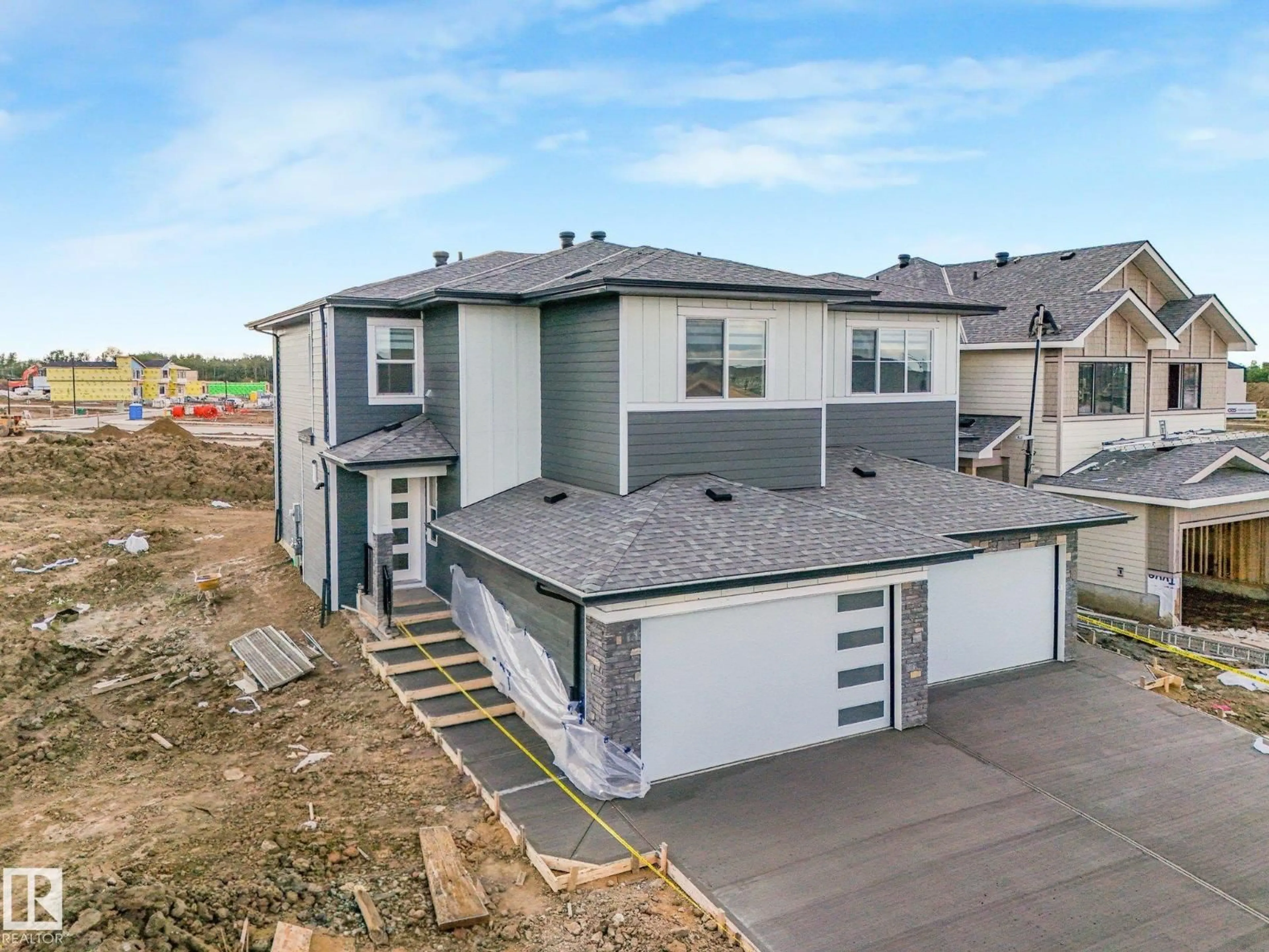 A pic from outside/outdoor area/front of a property/back of a property/a pic from drone, street for 102 RAVENSHIRE WYND, Sherwood Park Alberta T8B0G3