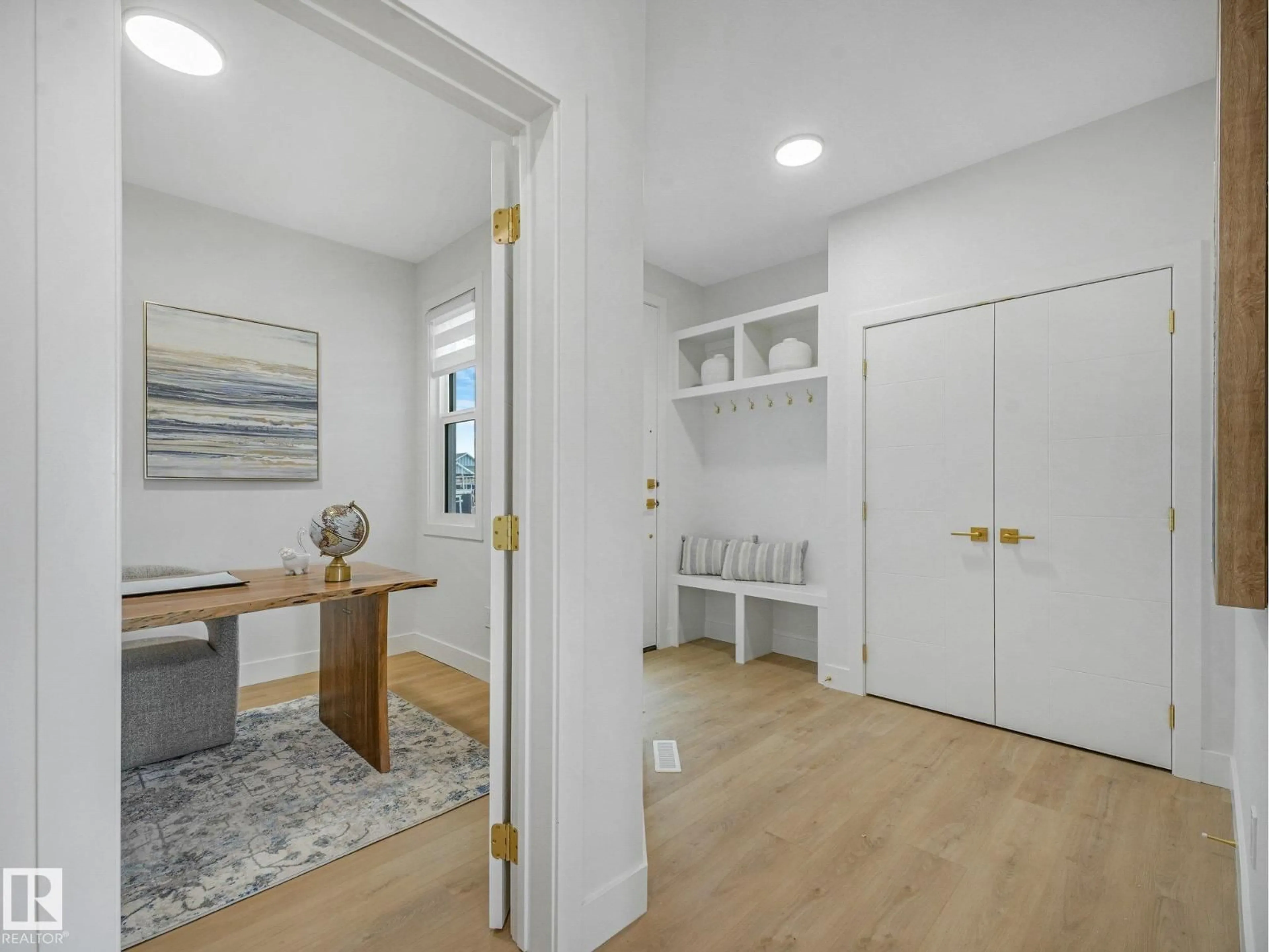 Indoor entryway for 102 RAVENSHIRE WYND, Sherwood Park Alberta T8B0G3