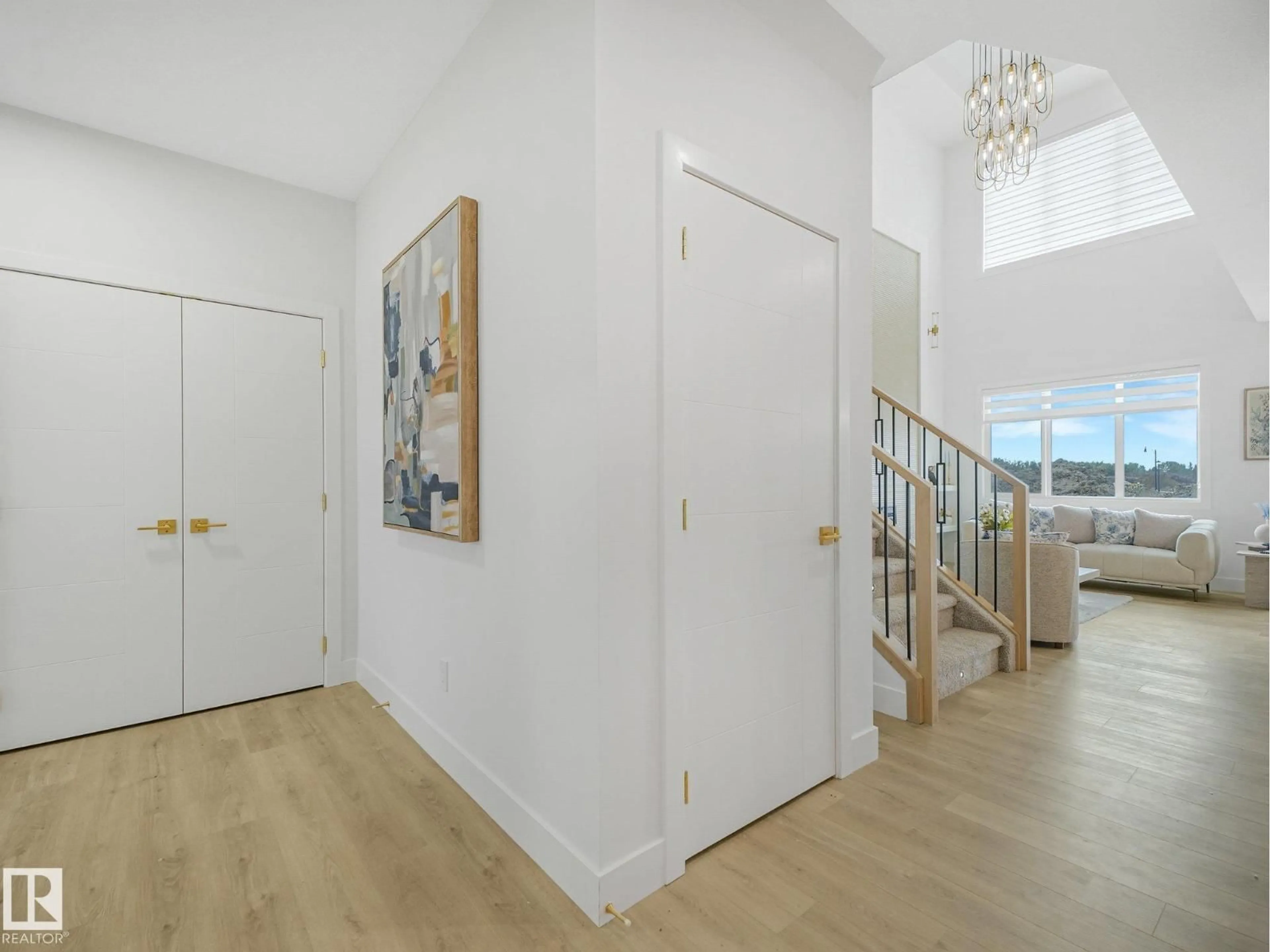 Indoor foyer for 102 RAVENSHIRE WYND, Sherwood Park Alberta T8B0G3