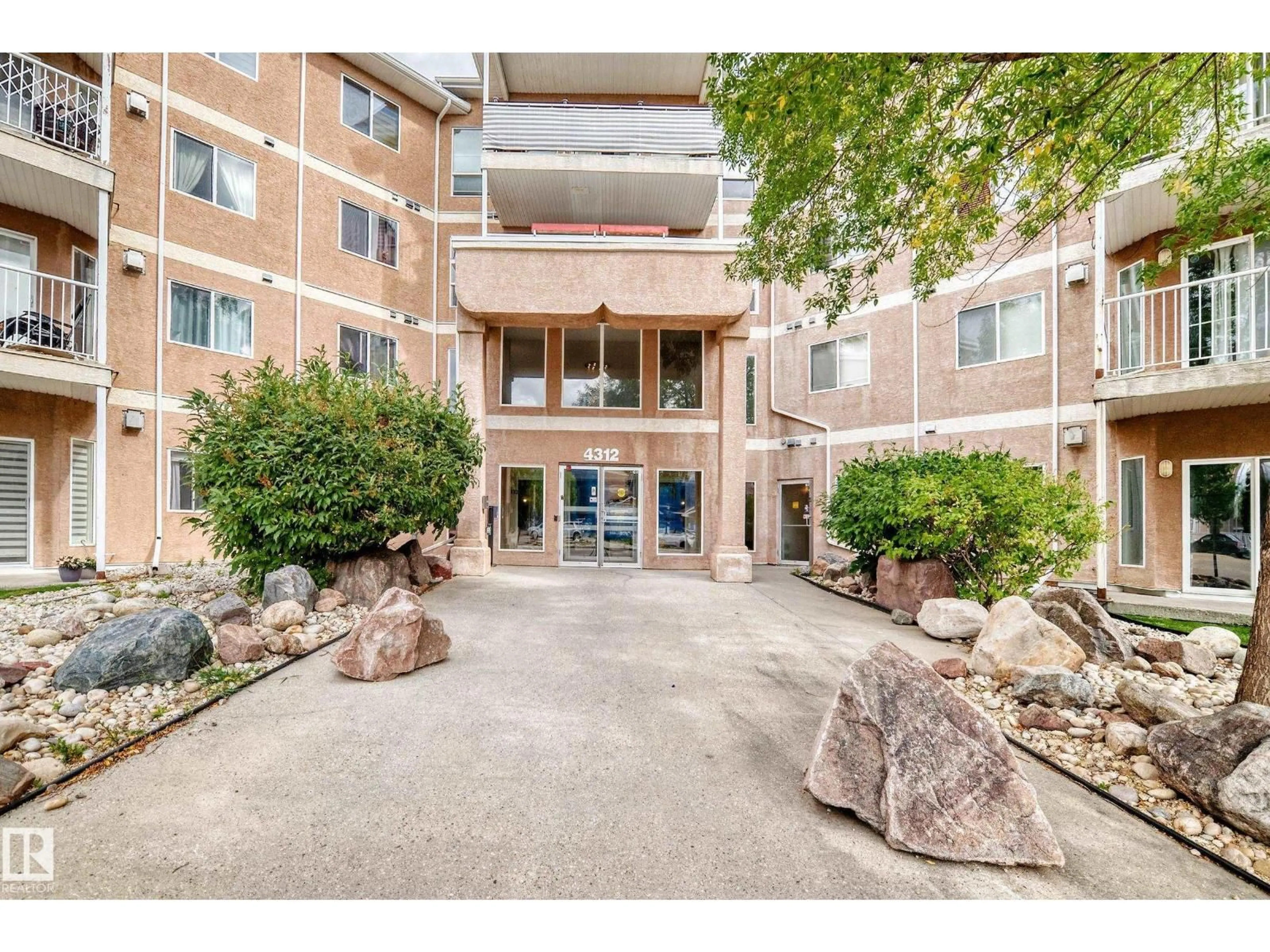 Indoor foyer for 316 - 4312 139 AV, Edmonton Alberta T5Y3J4