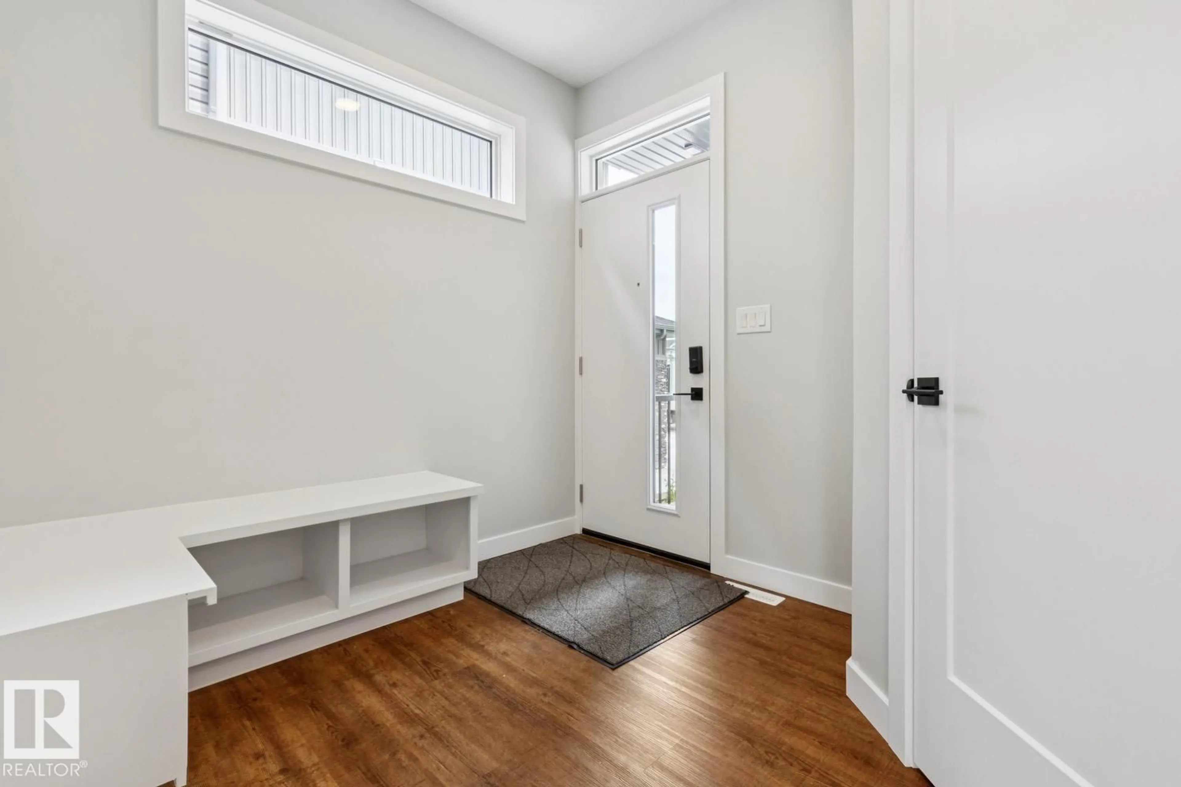 Indoor entryway for 72 MAPLE CR, Gibbons Alberta T0A1N0