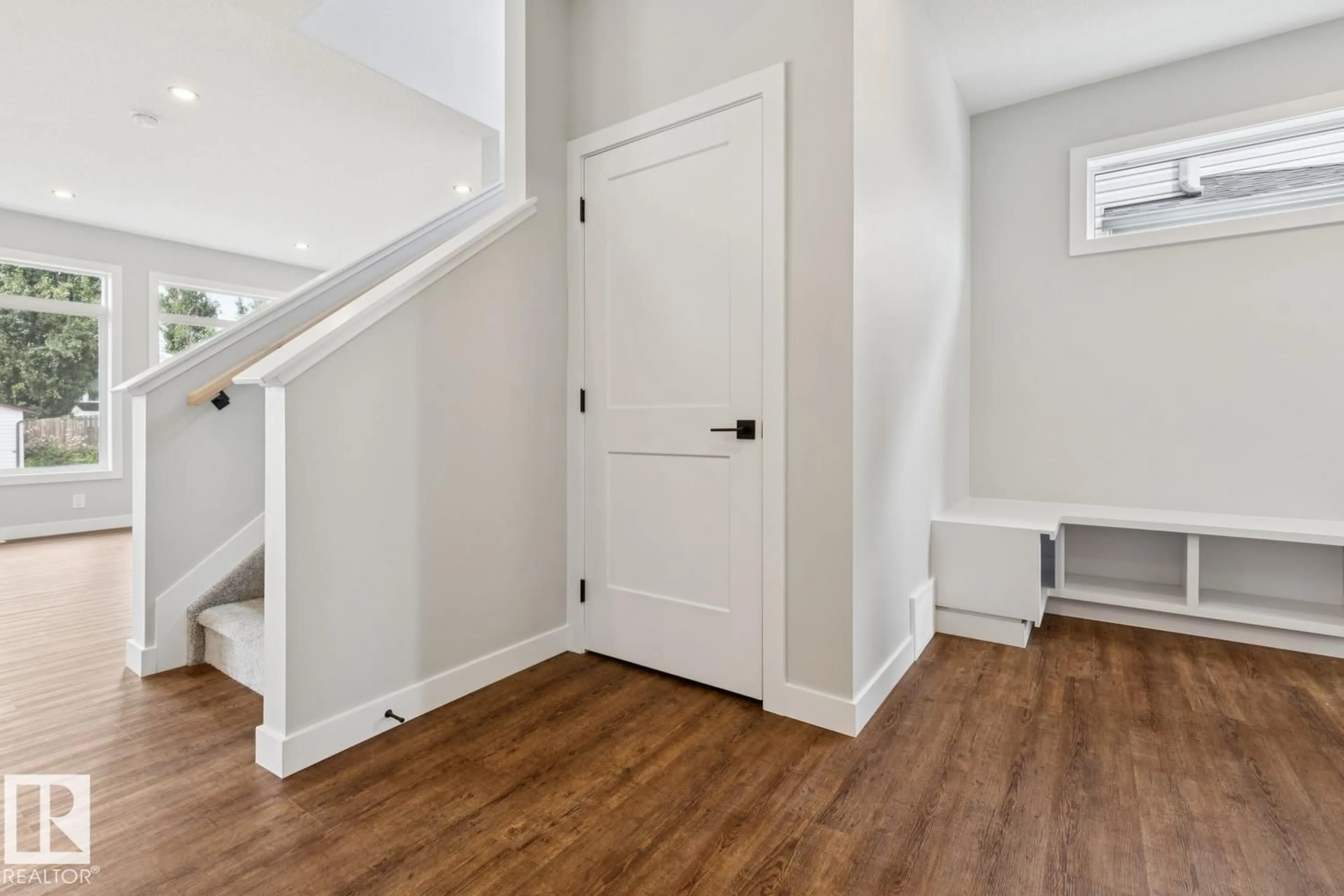 Indoor entryway for 72 MAPLE CR, Gibbons Alberta T0A1N0