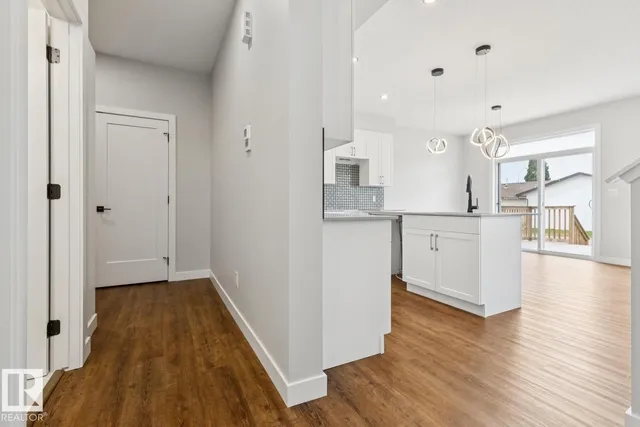 72 MAPLE CR, Gibbons 5