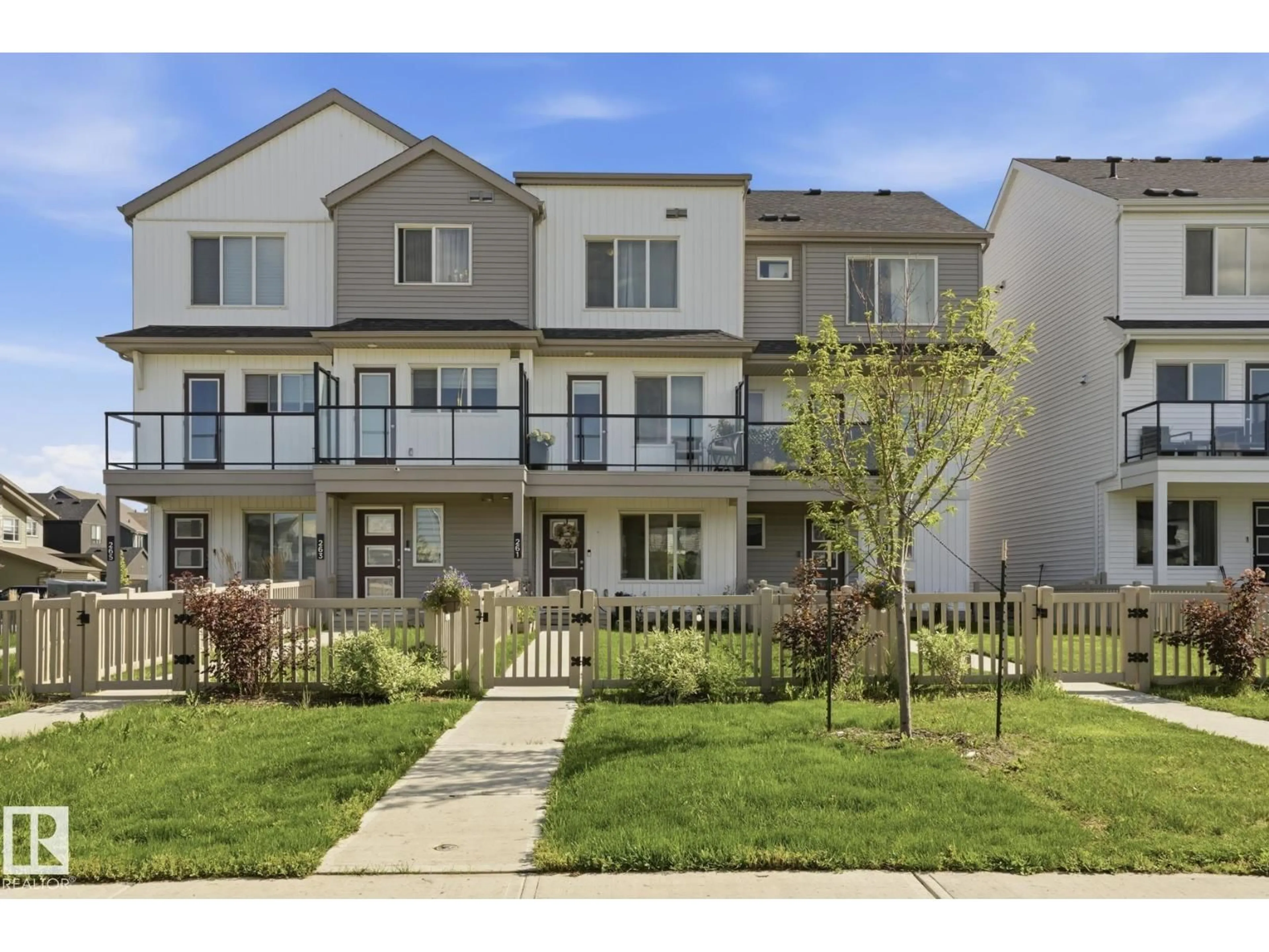 A pic from outside/outdoor area/front of a property/back of a property/a pic from drone, street for NE - 261 MARQUIS BV, Edmonton Alberta T5Y4E7