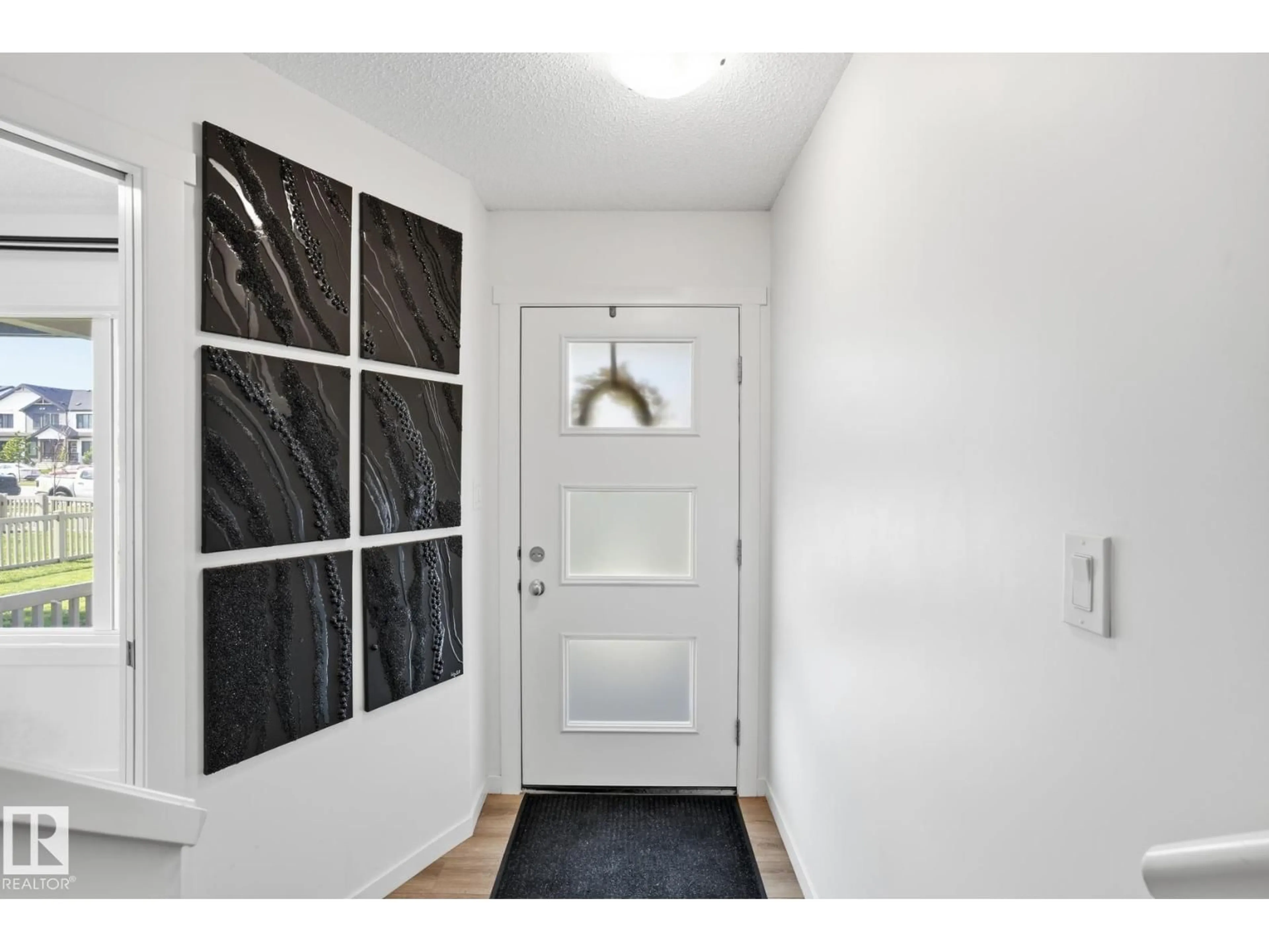 Indoor entryway for NE - 261 MARQUIS BV, Edmonton Alberta T5Y4E7