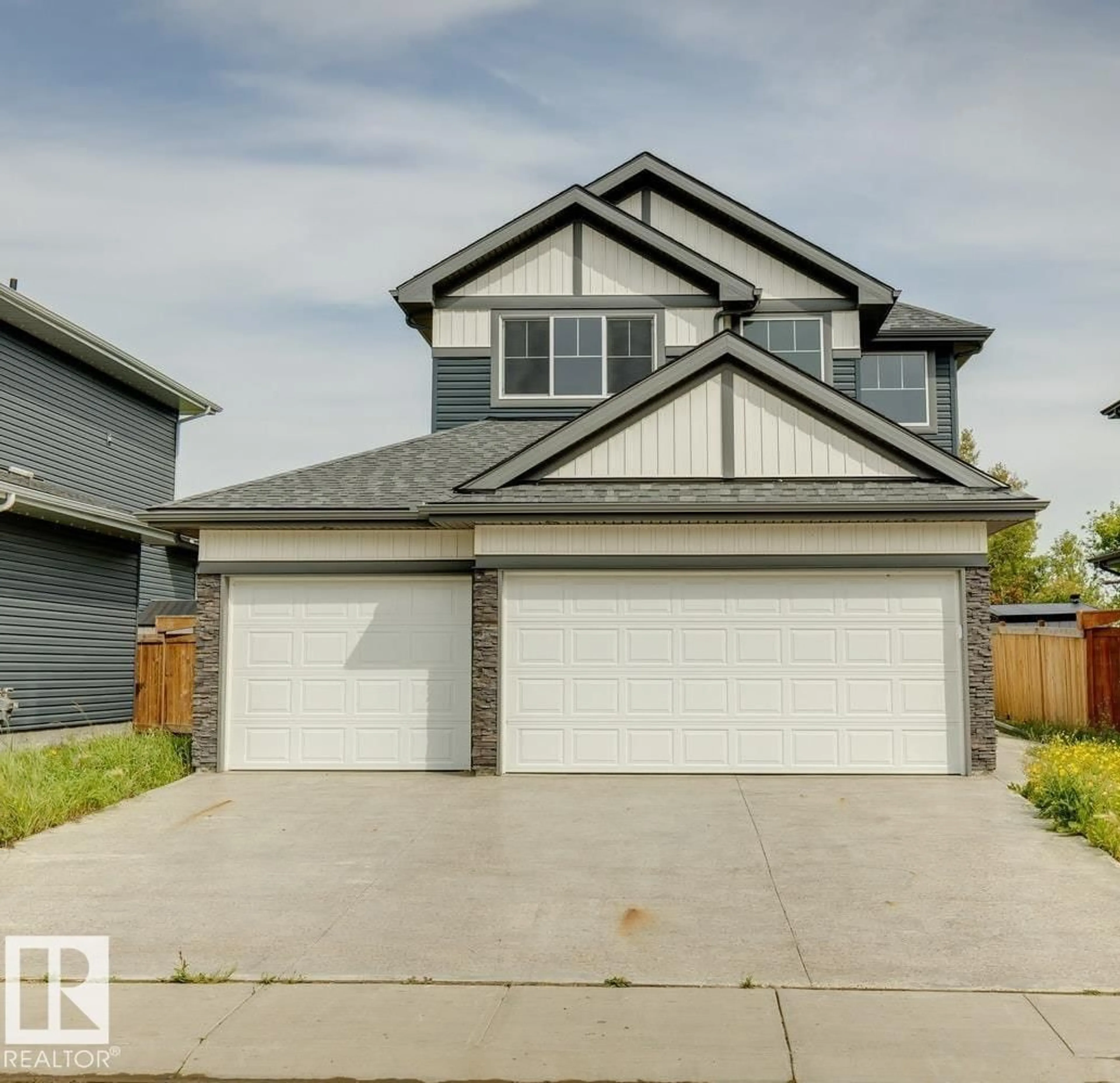 Home with vinyl exterior material, street for 36 MAPLE CR, Gibbons Alberta T0A1N0