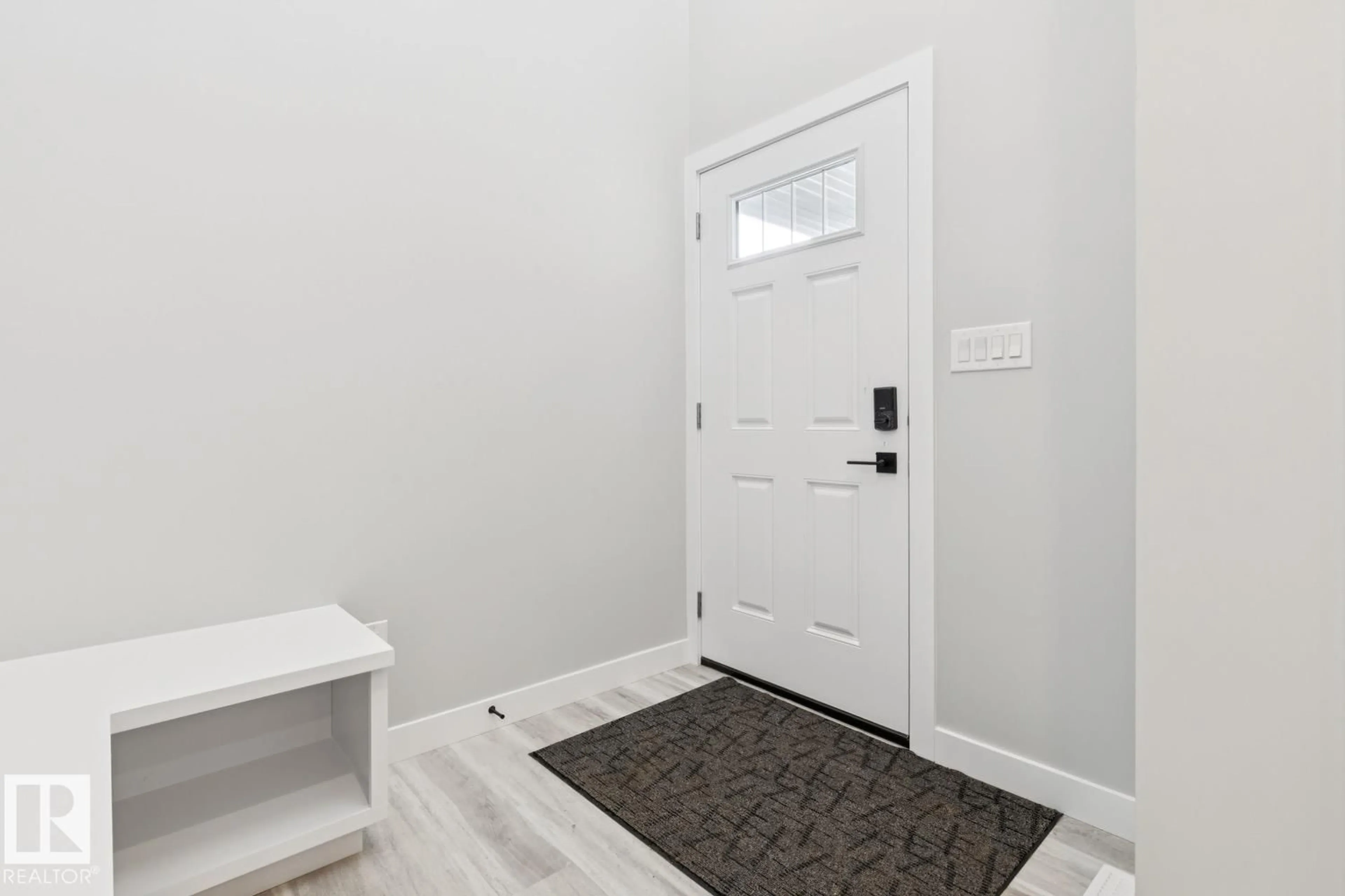 Indoor entryway for 36 MAPLE CR, Gibbons Alberta T0A1N0