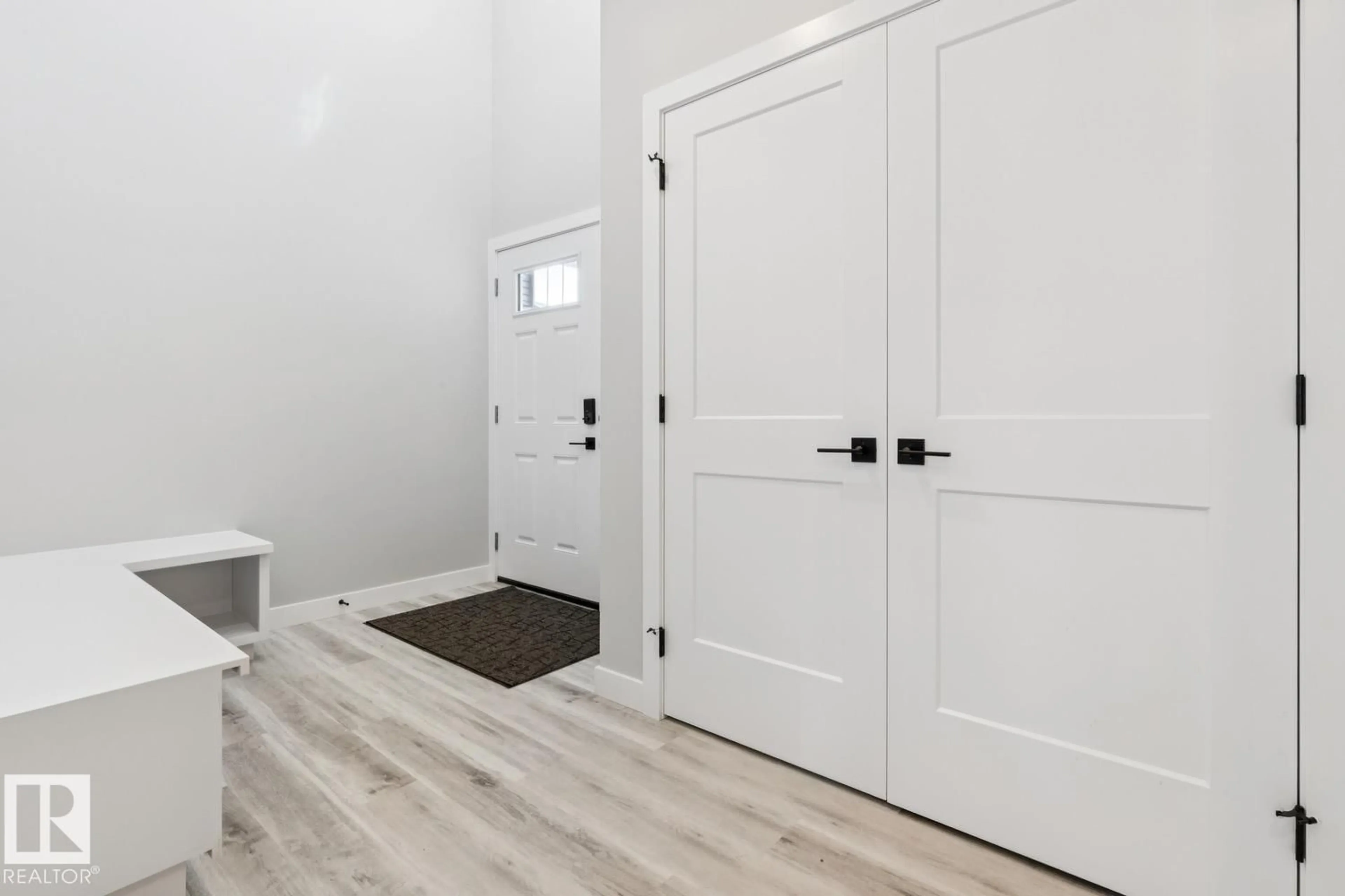 Indoor entryway for 36 MAPLE CR, Gibbons Alberta T0A1N0