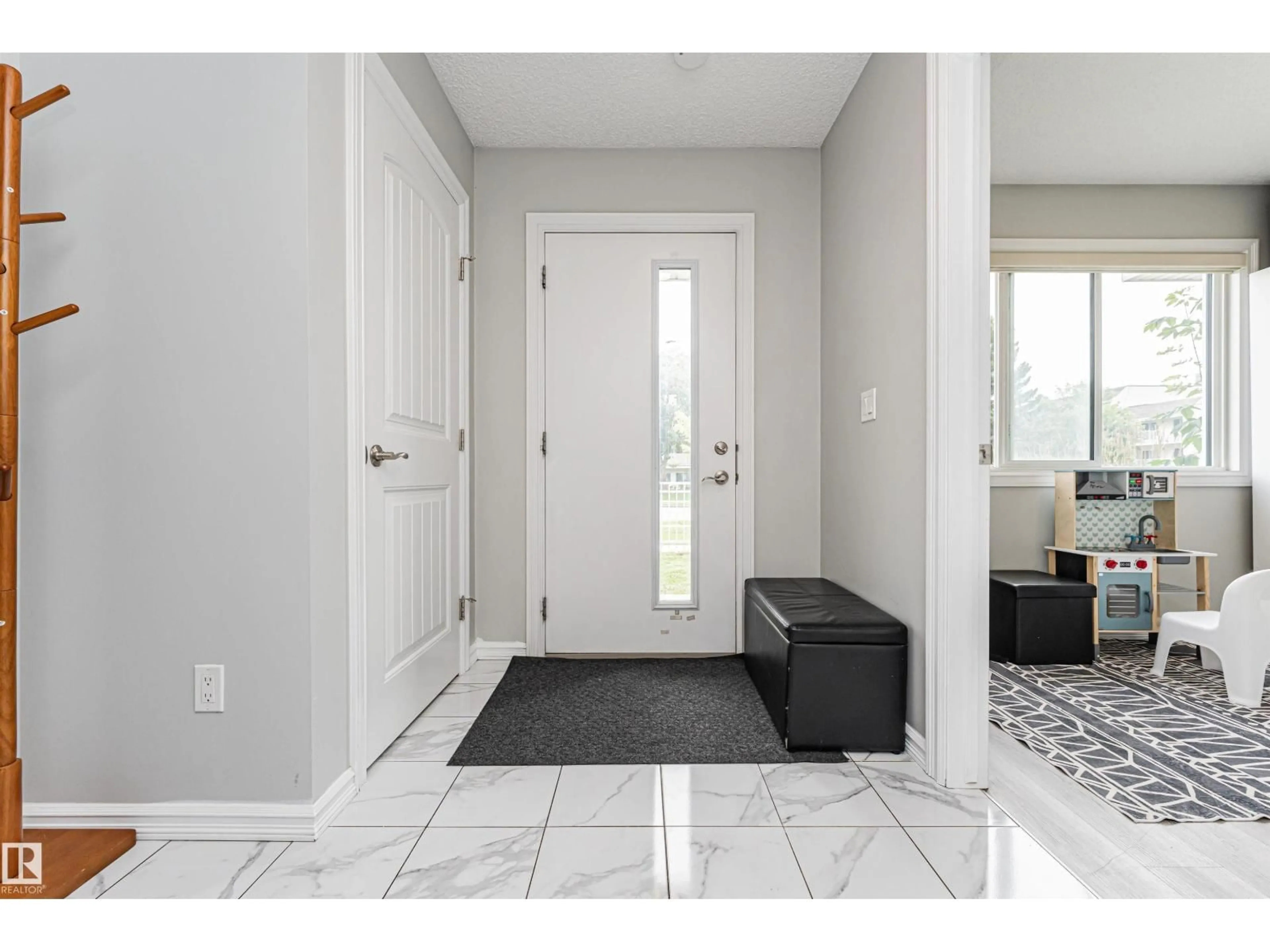 Indoor entryway for 215 - 61 SADDLEBACK RD, Edmonton Alberta T6J5T6