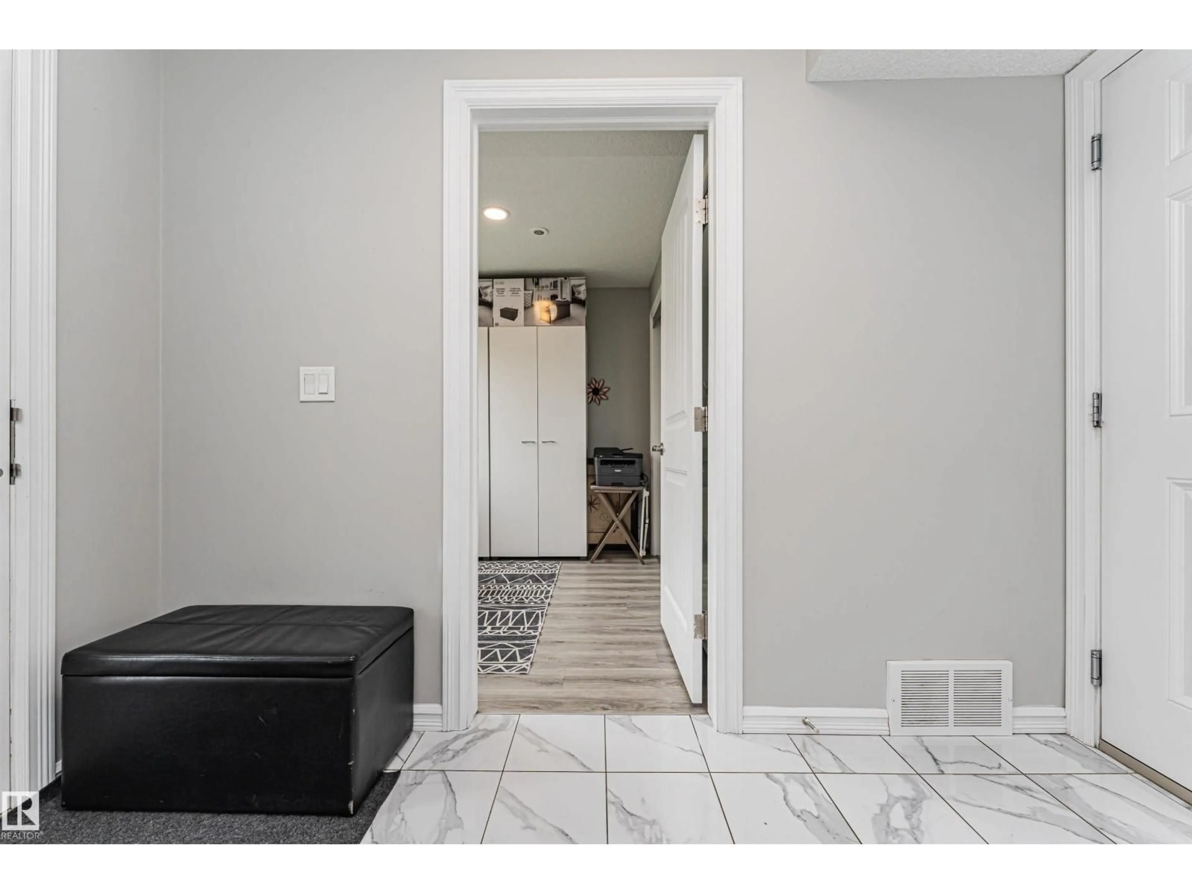 Indoor entryway for 215 - 61 SADDLEBACK RD, Edmonton Alberta T6J5T6