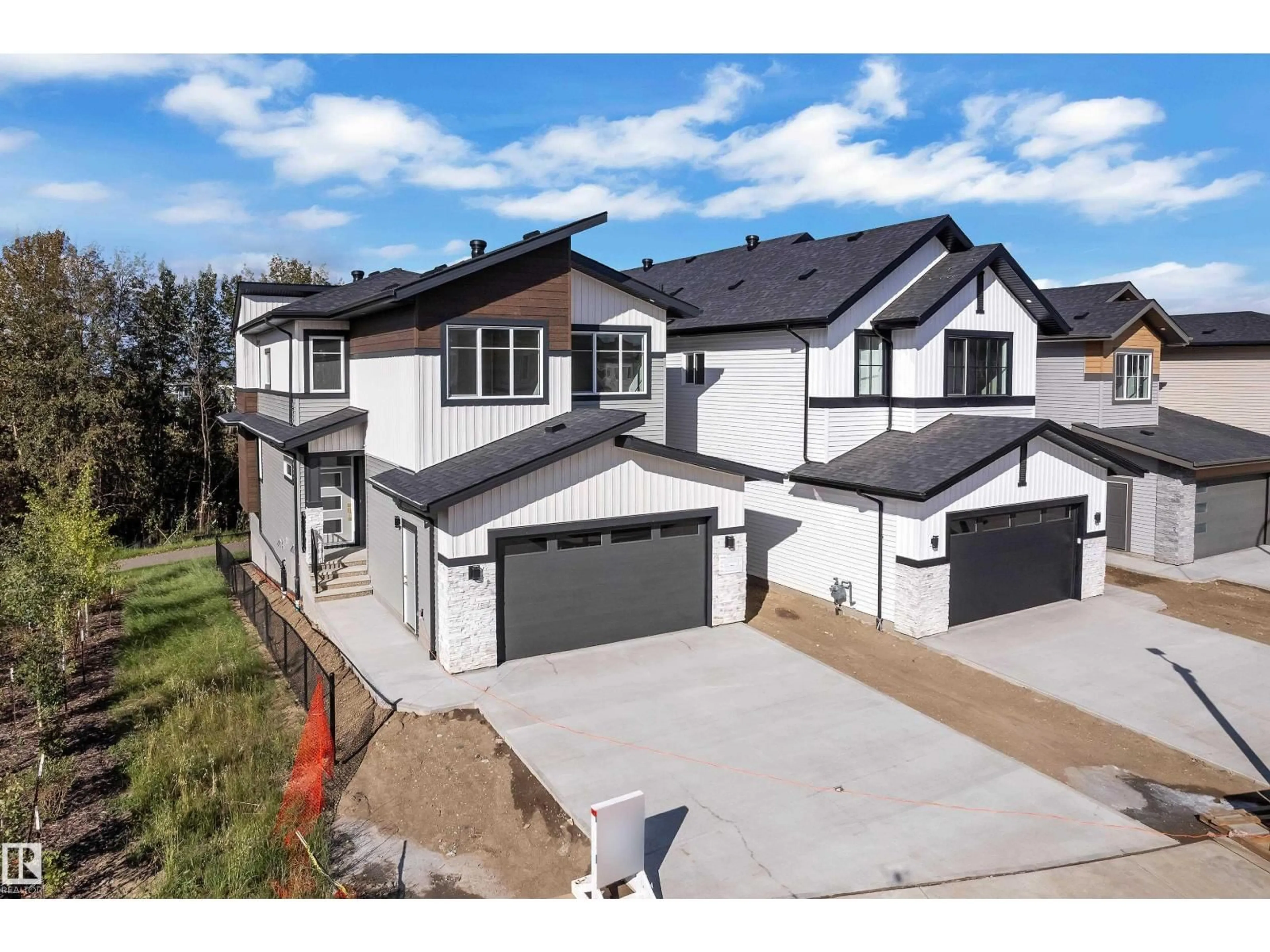 A pic from outside/outdoor area/front of a property/back of a property/a pic from drone, street for 3136 7 AVENUE SW, Edmonton Alberta T6X3M4
