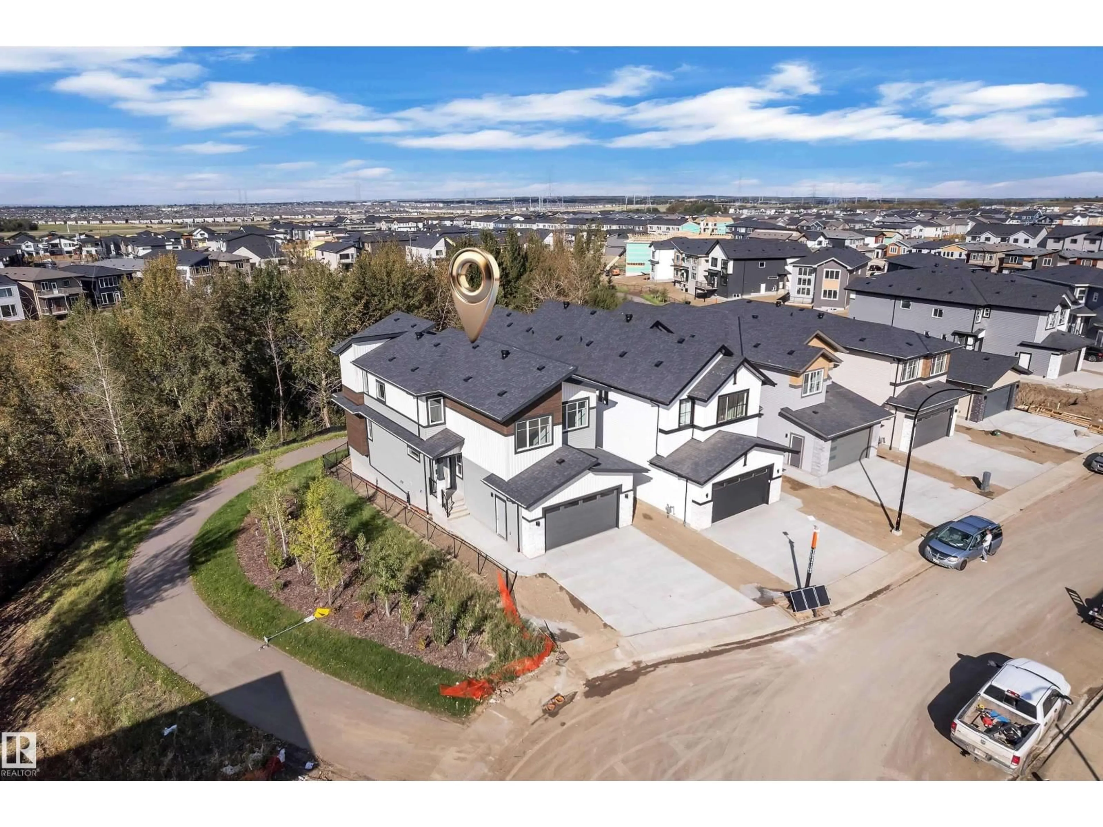 A pic from outside/outdoor area/front of a property/back of a property/a pic from drone, unknown for 3136 7 AVENUE SW, Edmonton Alberta T6X3M4
