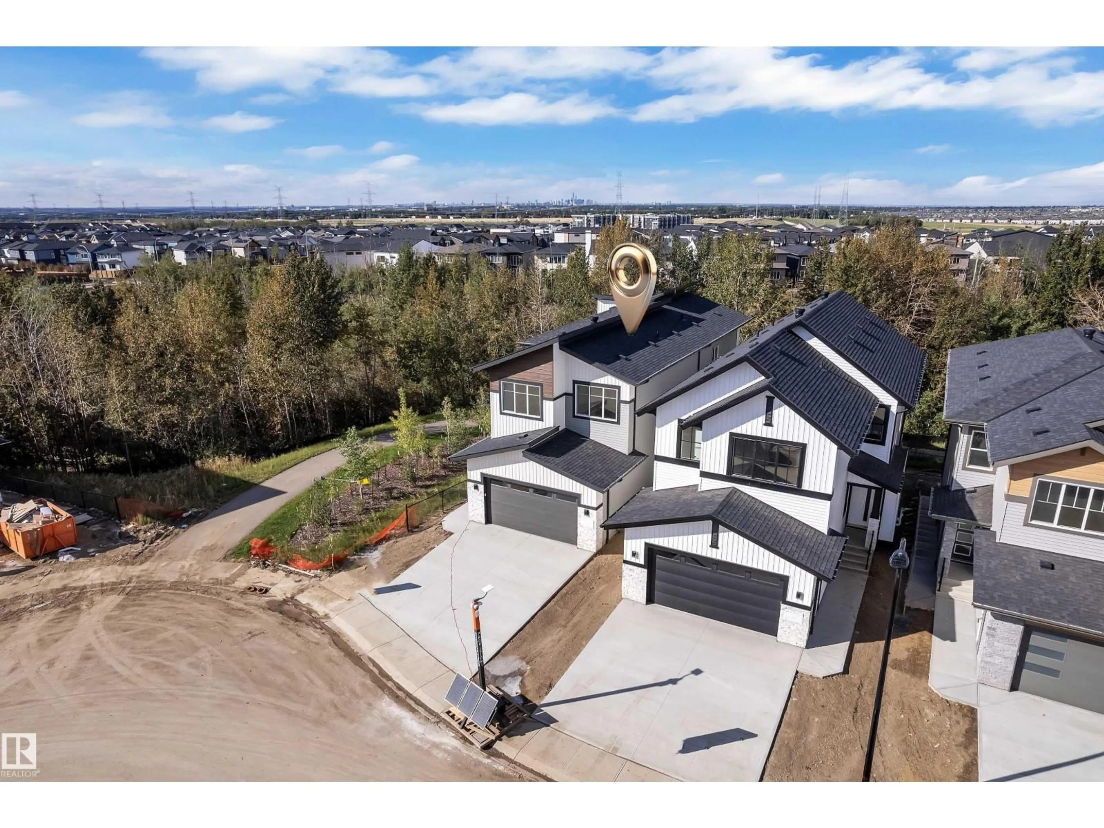 A pic from outside/outdoor area/front of a property/back of a property/a pic from drone, unknown for 3136 7 AVENUE SW, Edmonton Alberta T6X3M4
