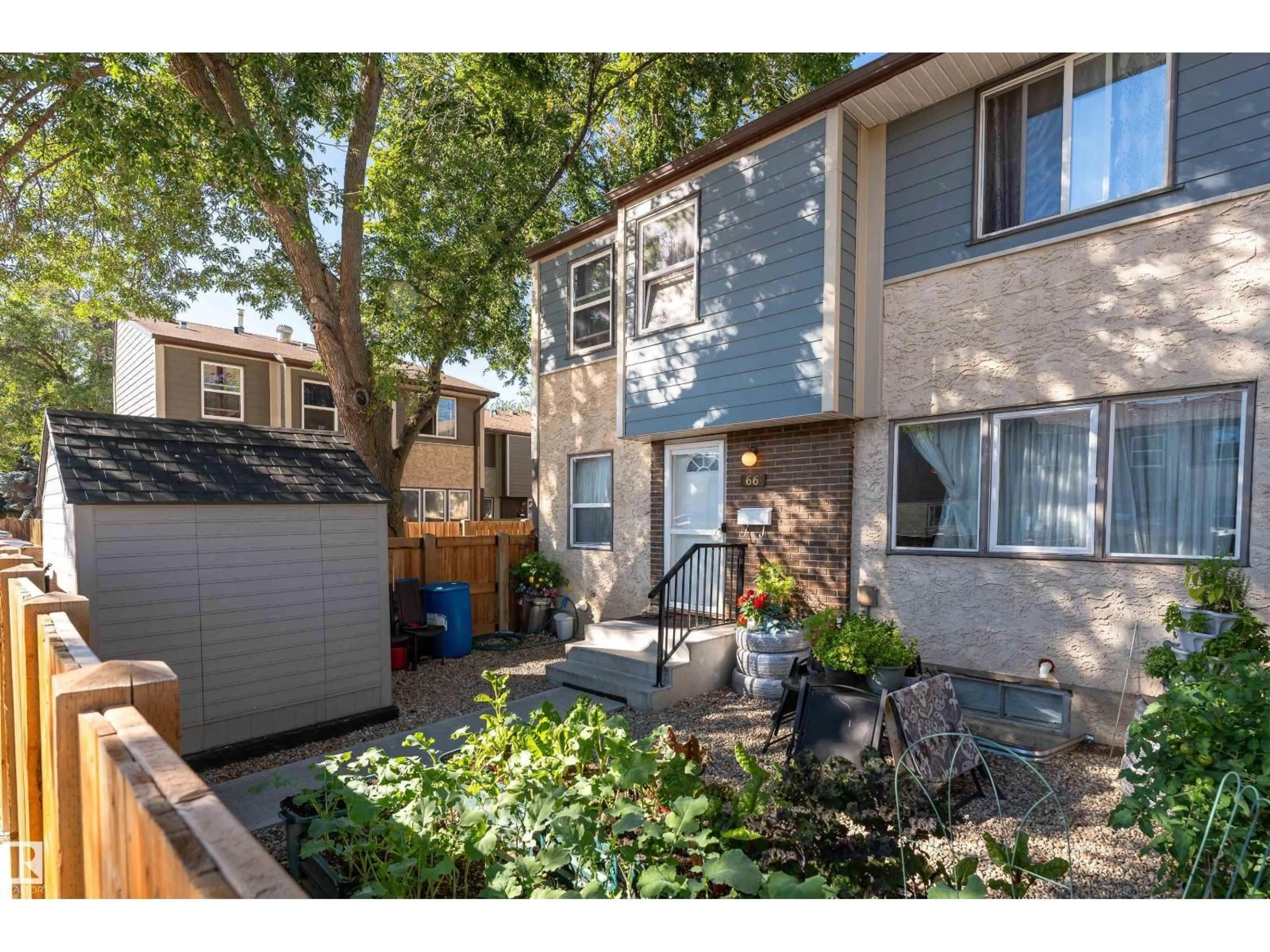 Patio, street for 66 WILLOWDALE PL, Edmonton Alberta T5T1Z4
