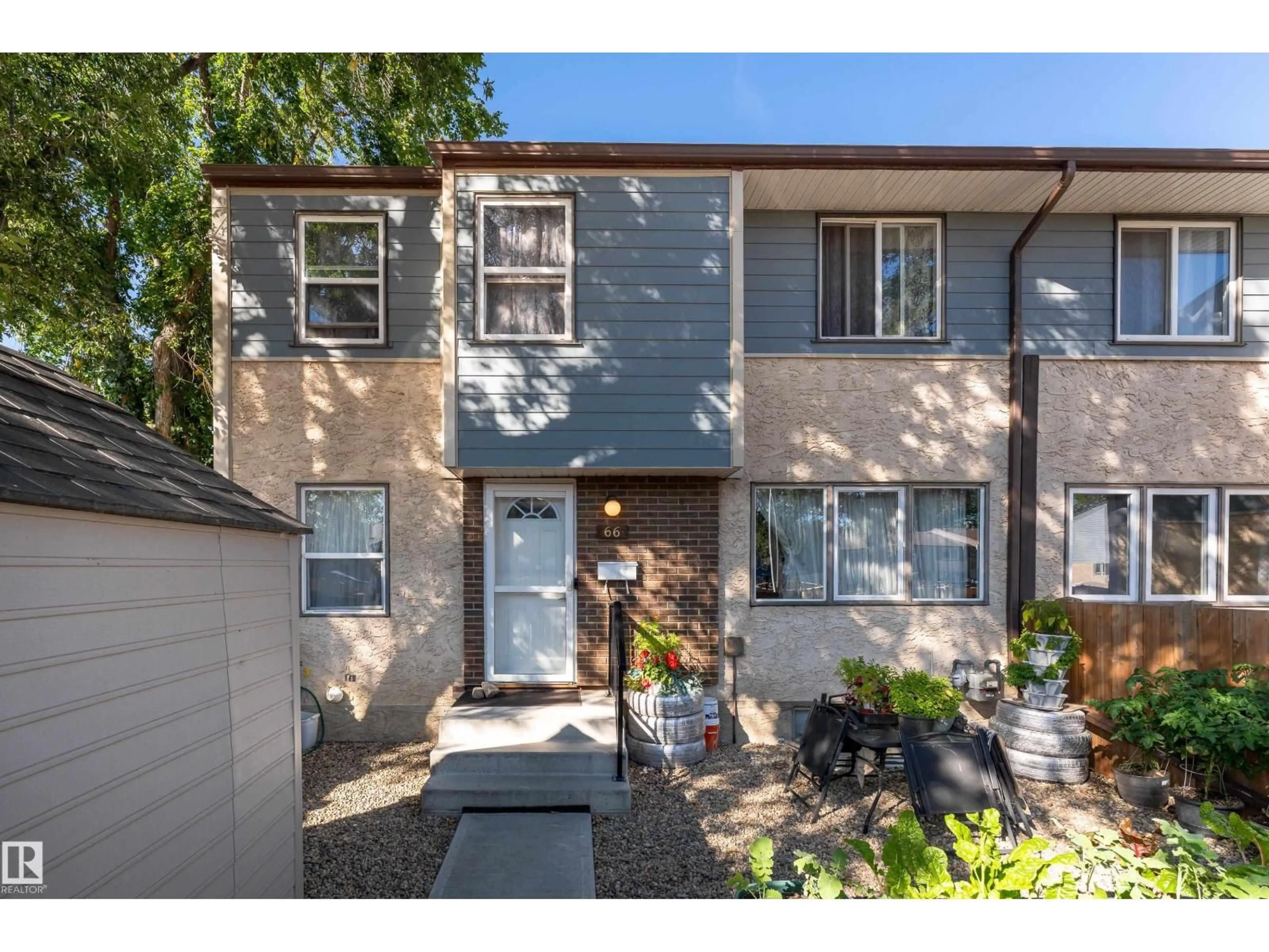 Home with vinyl exterior material, street for 66 WILLOWDALE PL, Edmonton Alberta T5T1Z4