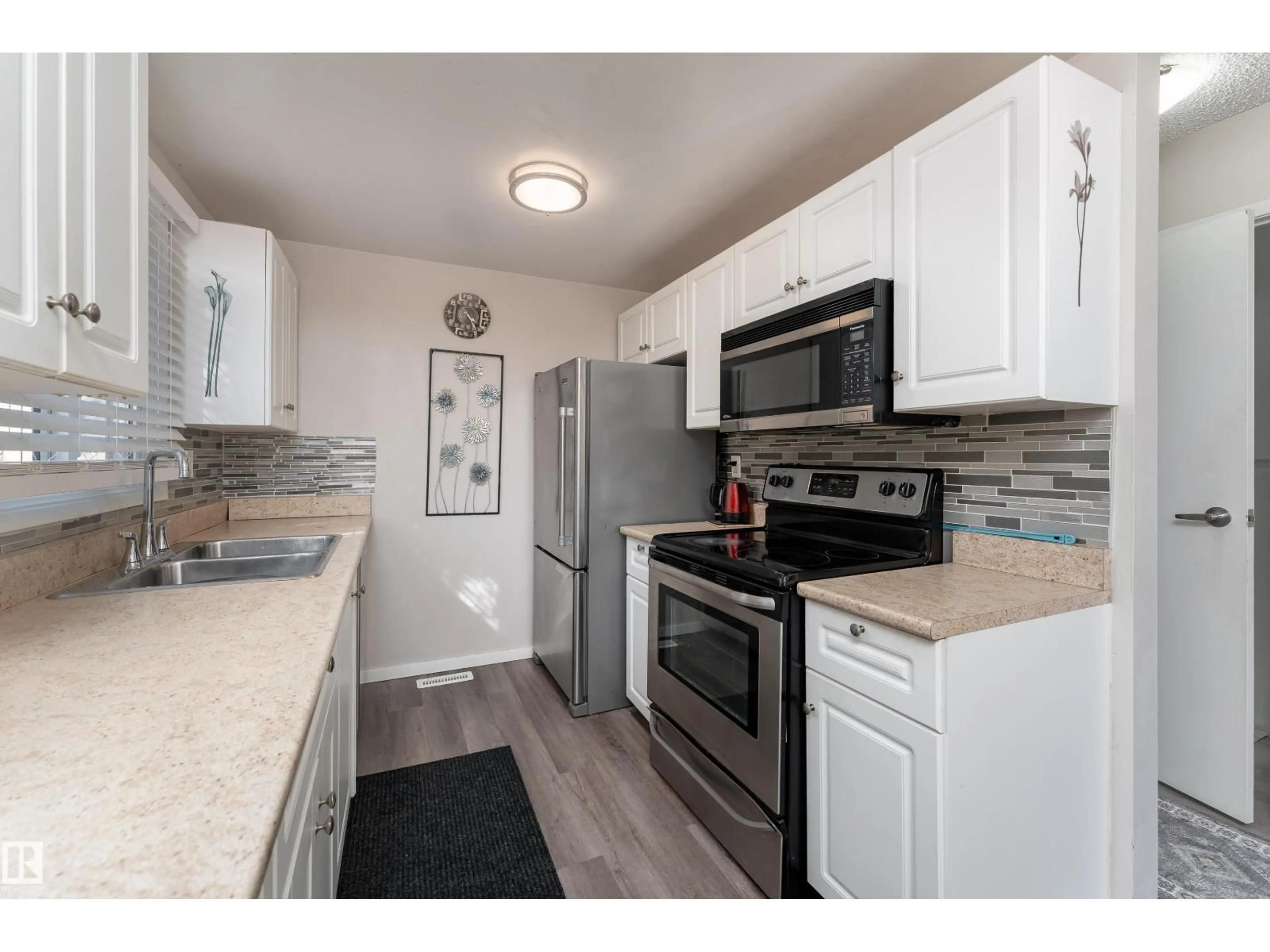 Standard kitchen, unknown for 66 WILLOWDALE PL, Edmonton Alberta T5T1Z4