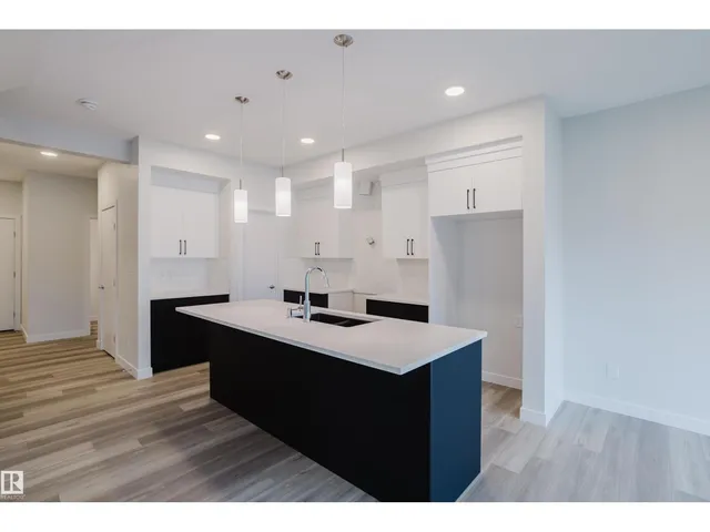 18647 19 AV, Edmonton 2