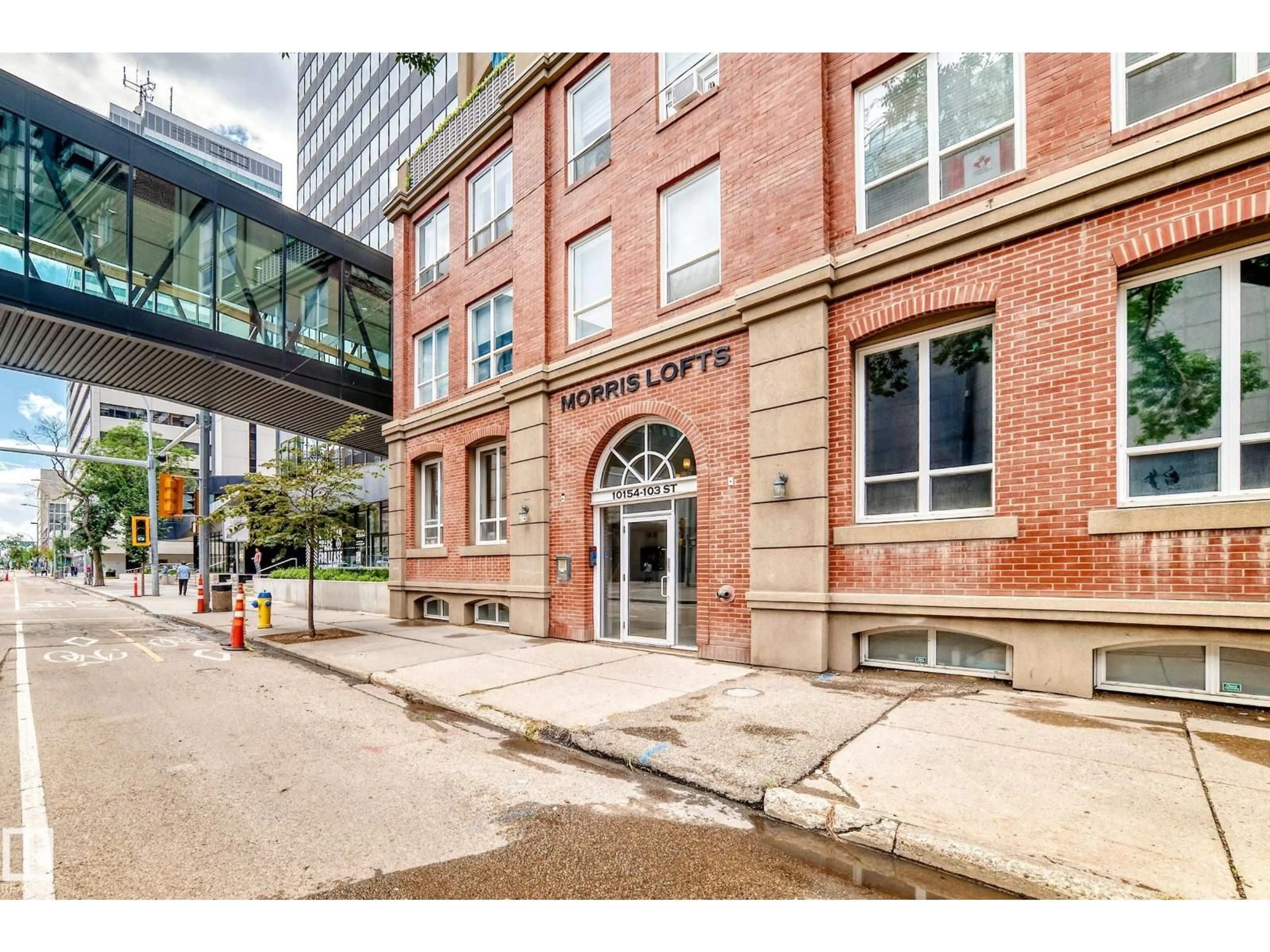 Indoor foyer for #303 - 10154 103 ST, Edmonton Alberta T5J0X7