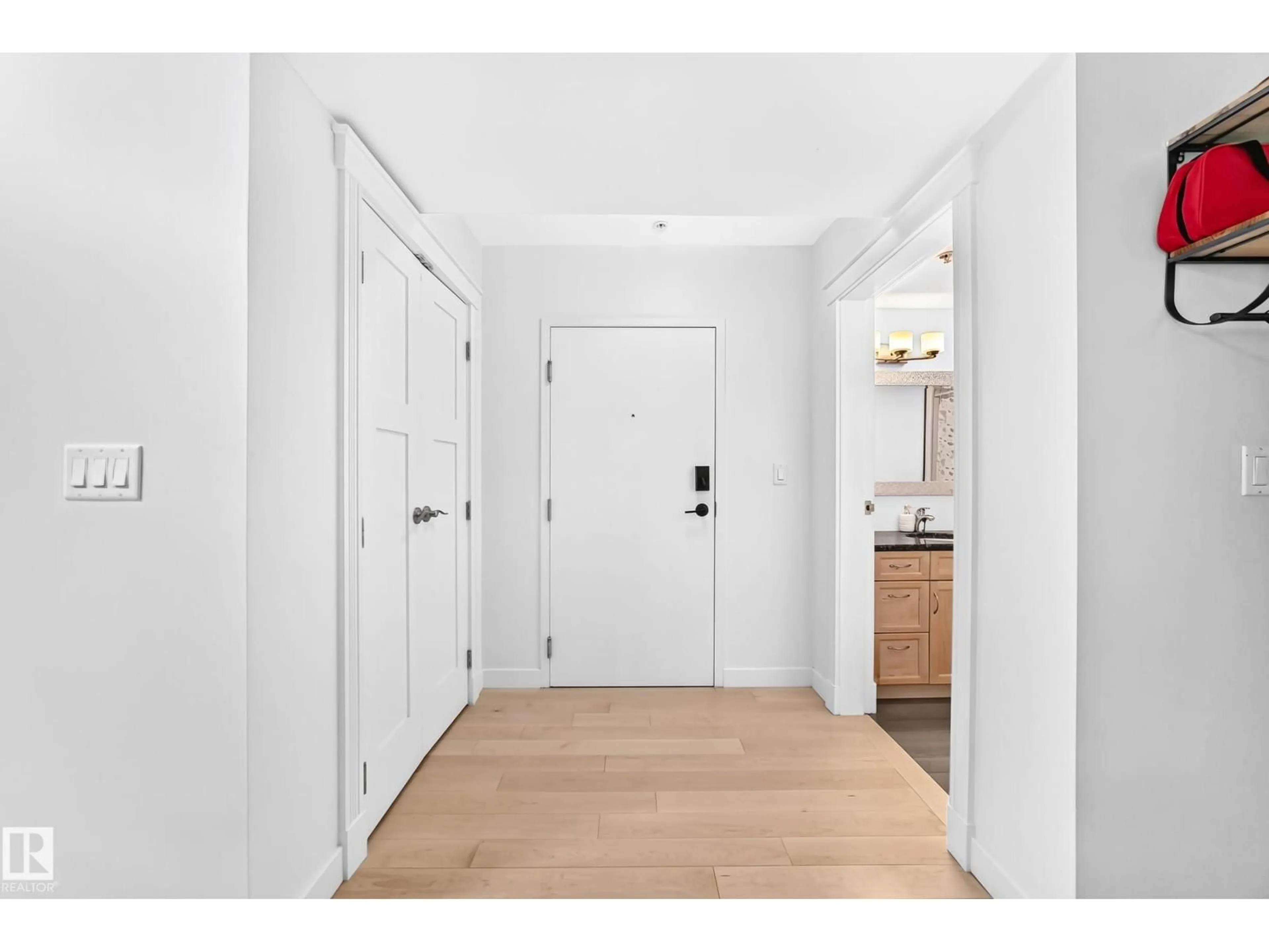 Indoor entryway for #303 - 10154 103 ST, Edmonton Alberta T5J0X7