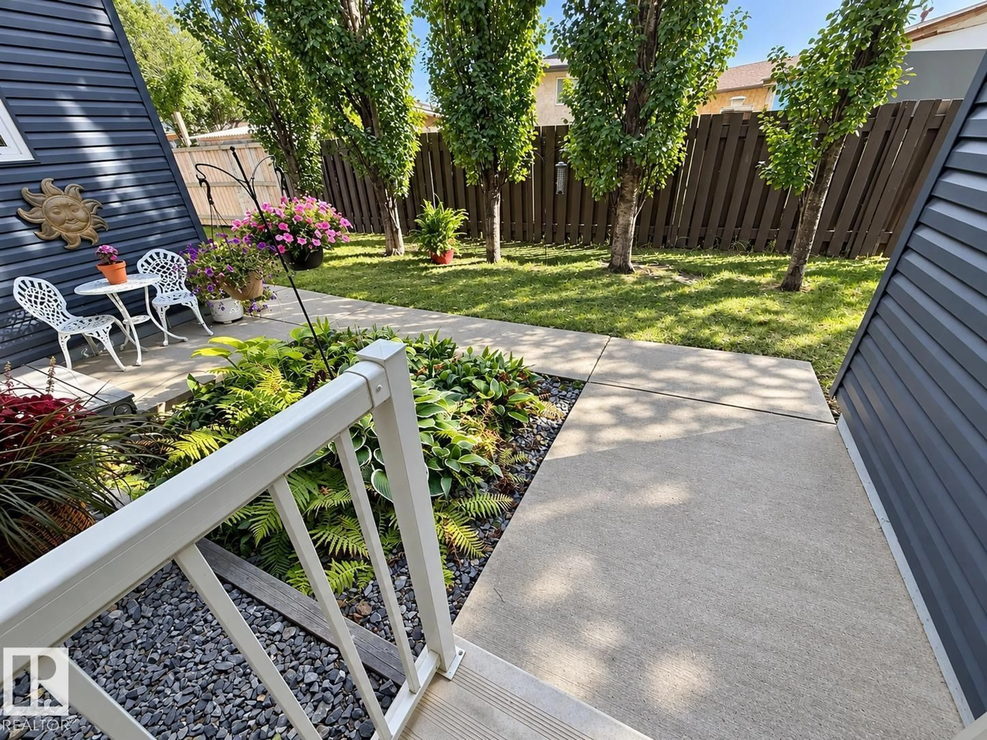 Patio, street for 3526 42 ST, Edmonton Alberta T6L5A1