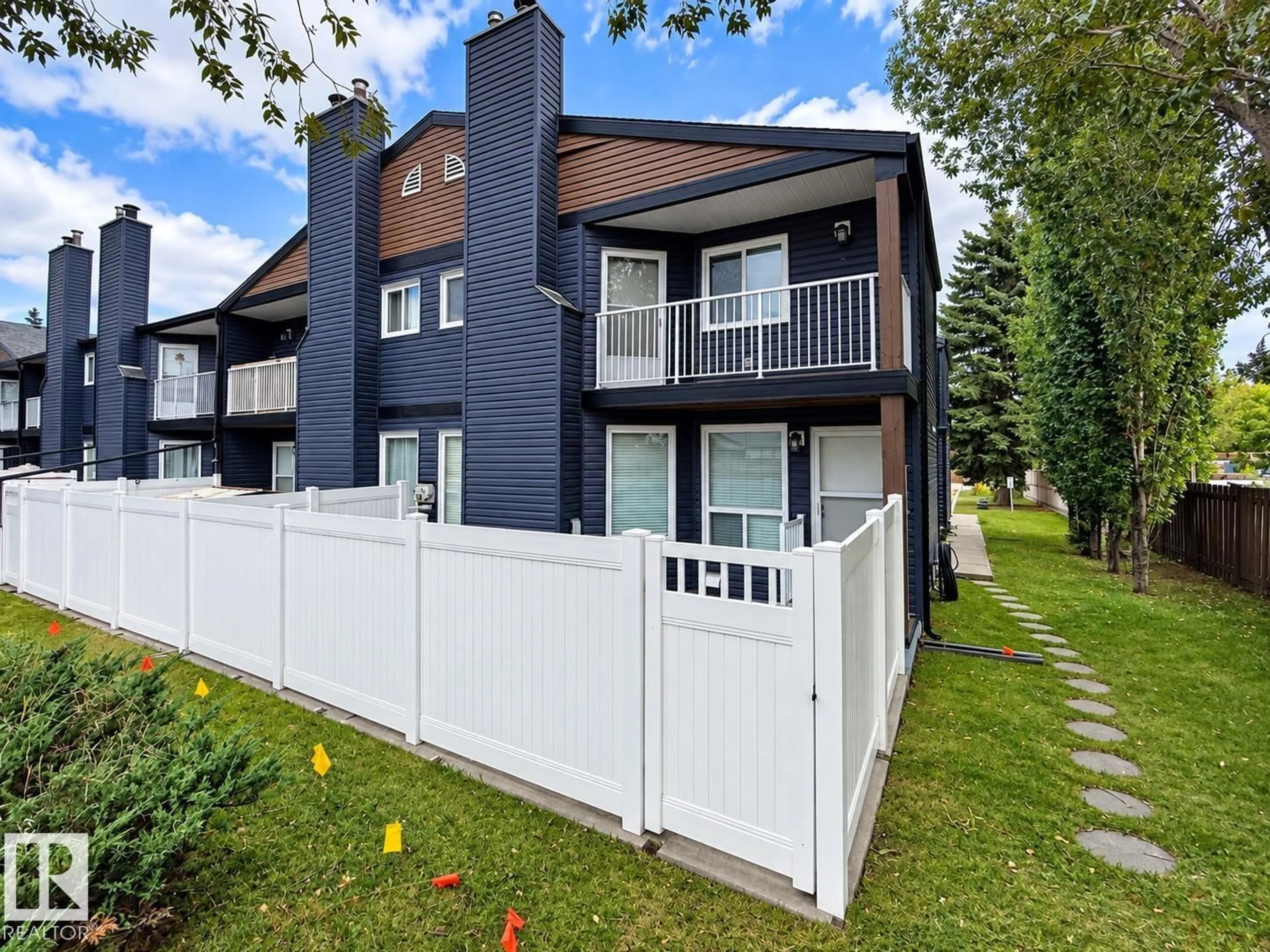 Unknown for 3526 42 ST, Edmonton Alberta T6L5A1