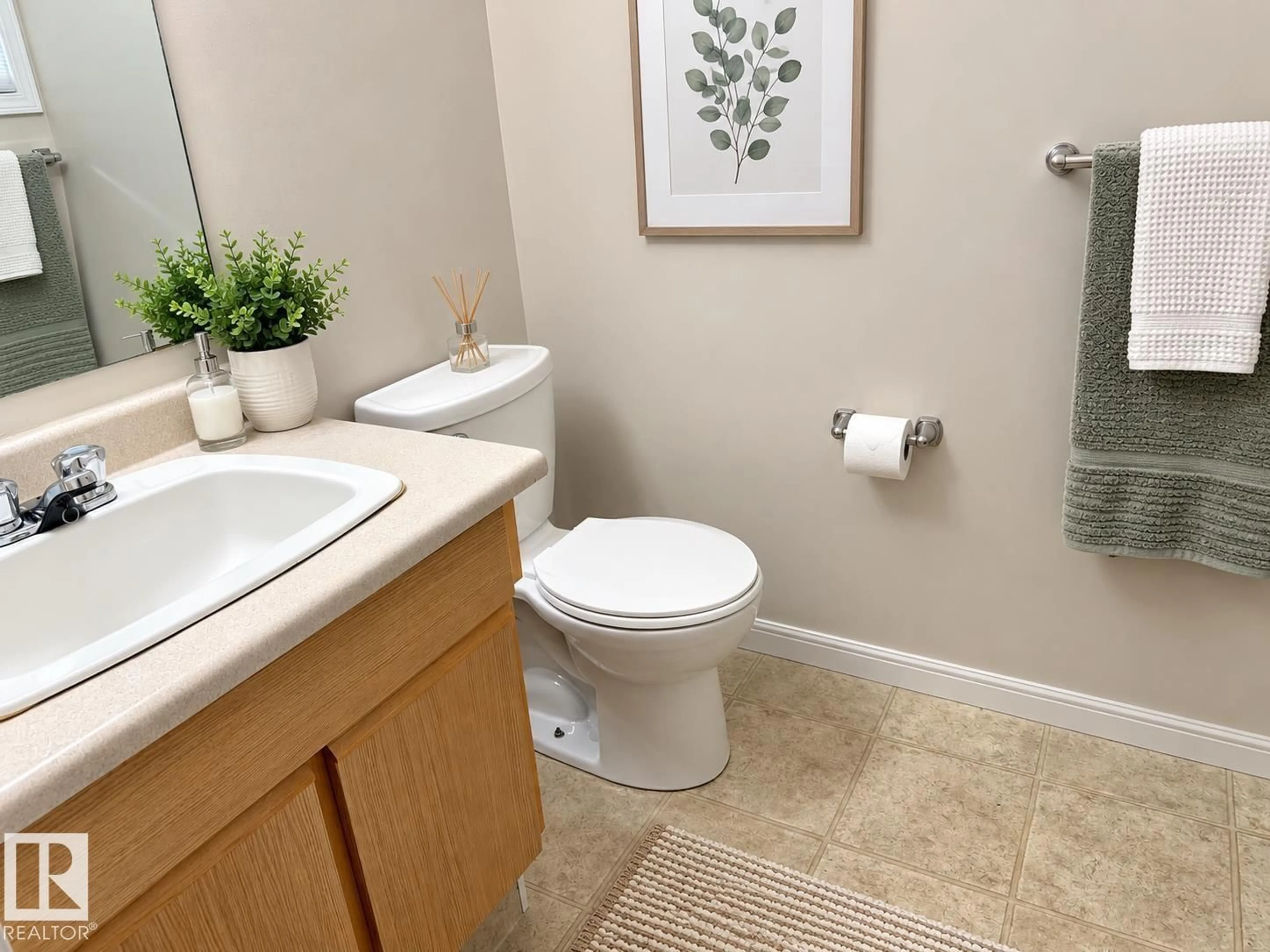 Standard bathroom, ceramic/tile floor for 3526 42 ST, Edmonton Alberta T6L5A1
