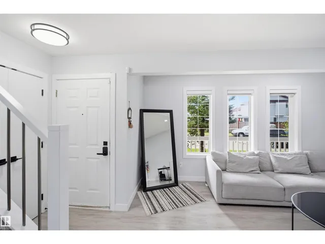 2122 37 AV, Edmonton 5
