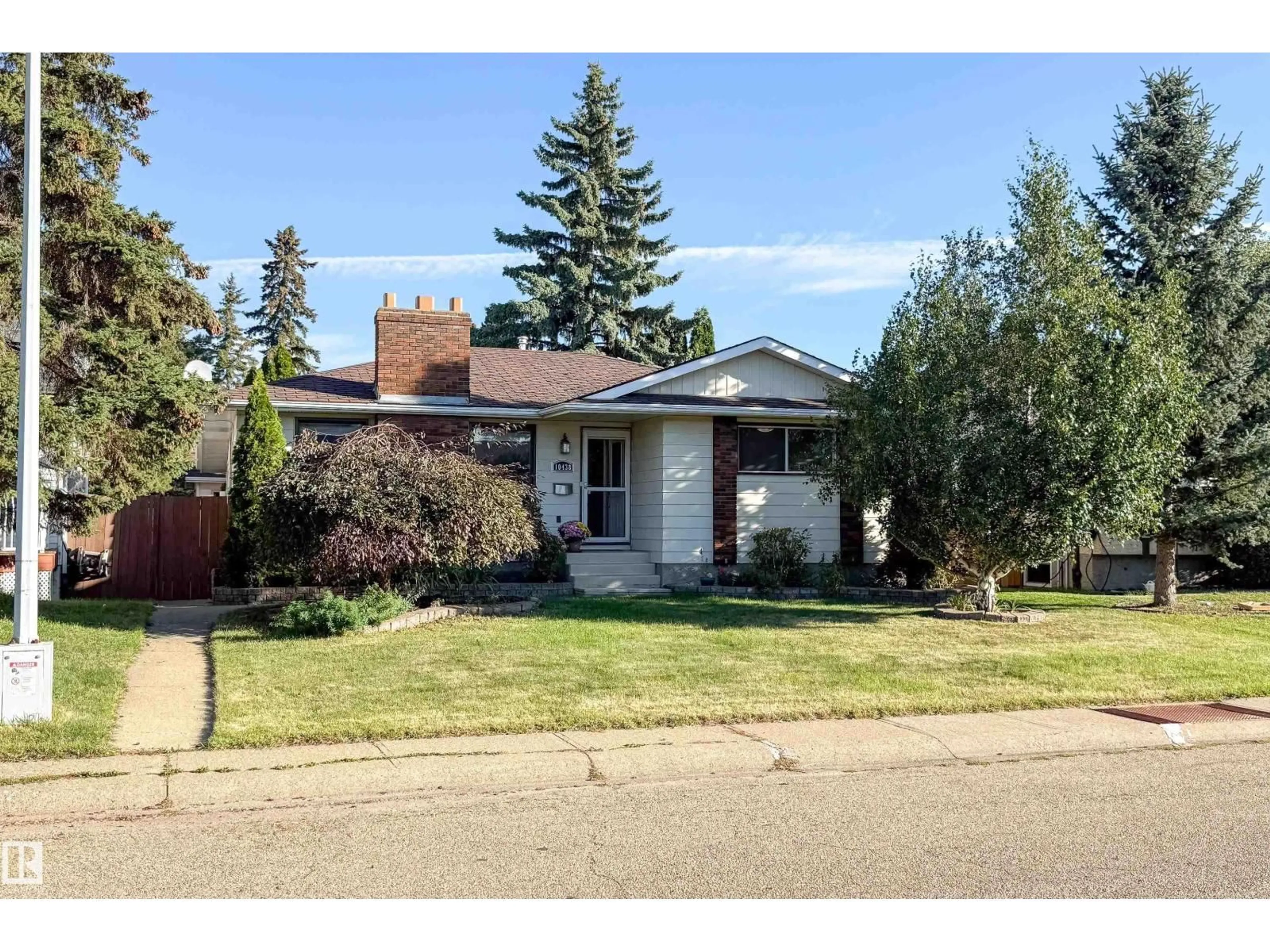 Home with vinyl exterior material, street for 10438 32A AV, Edmonton Alberta T6J4H9