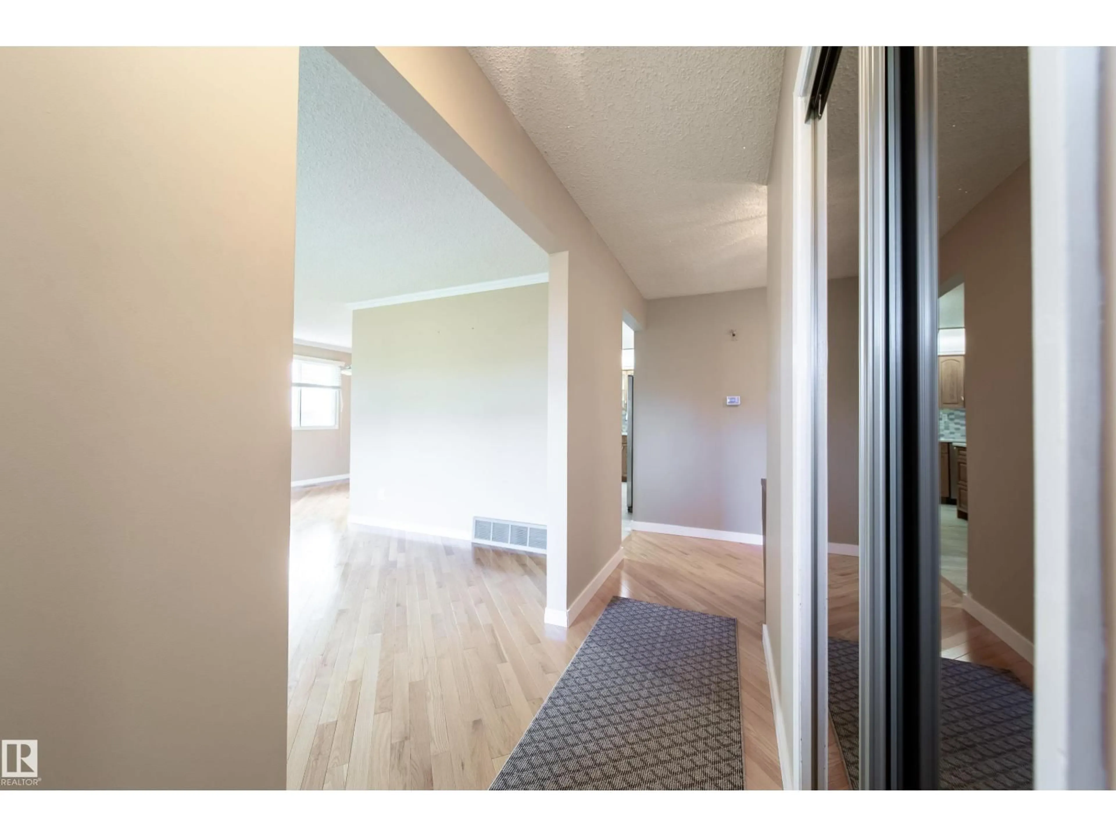 Indoor entryway for 10438 32A AV, Edmonton Alberta T6J4H9