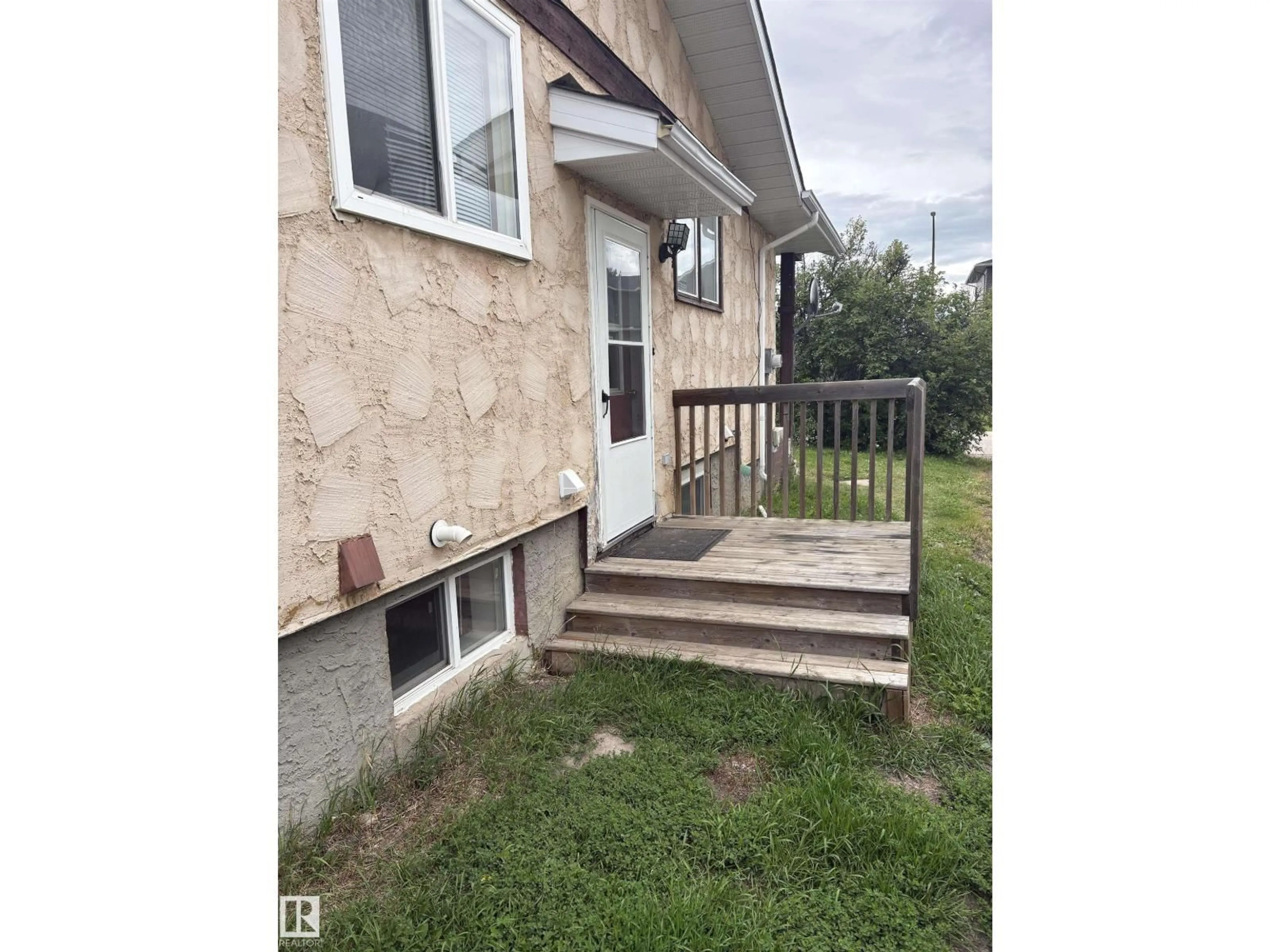 Unknown for 1017 B 13 ST, Cold Lake Alberta T9M1J9