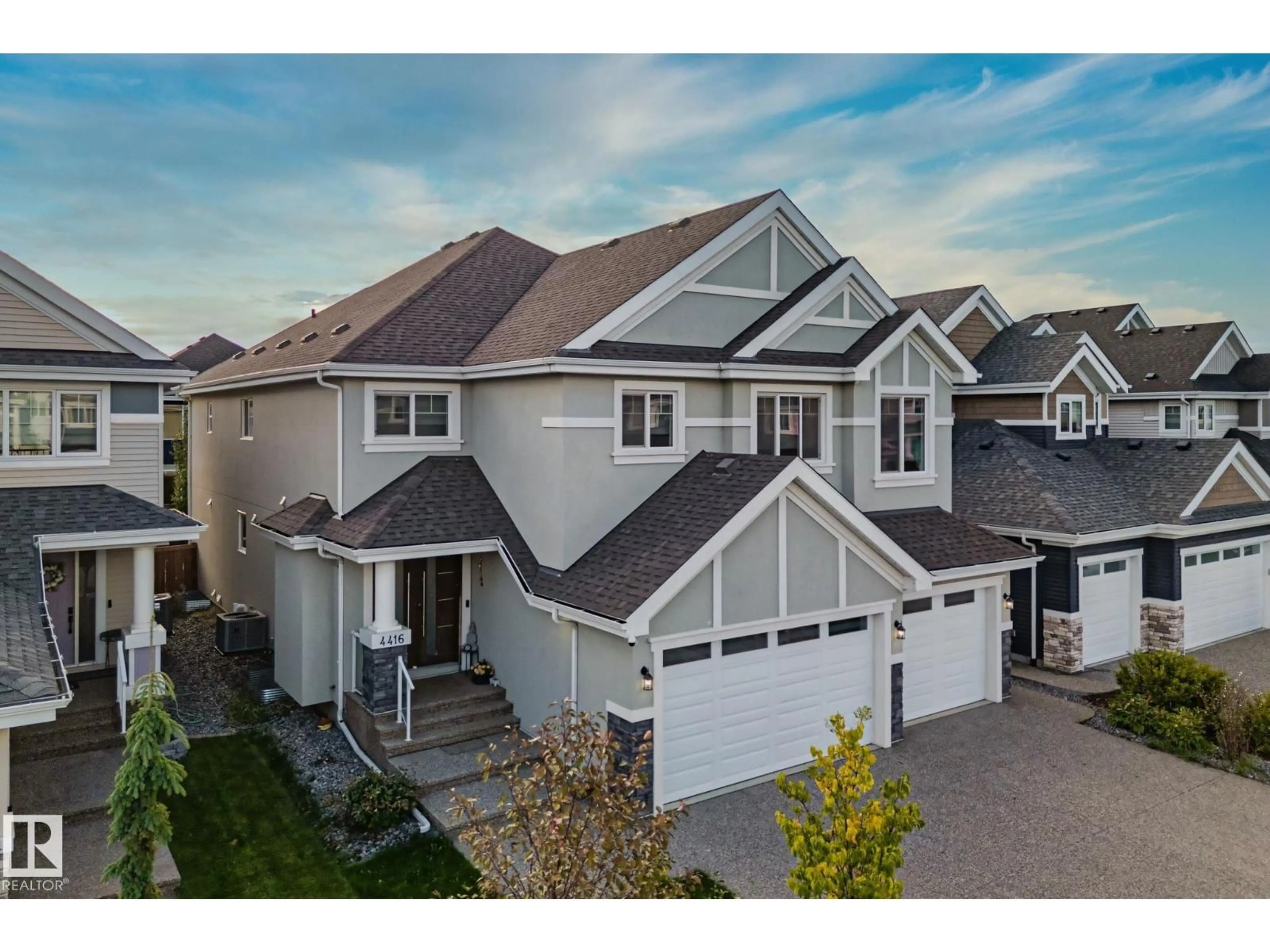 A pic from outside/outdoor area/front of a property/back of a property/a pic from drone, street for 4416 SUZANNA CRESCENT, Edmonton Alberta T6X0Y4