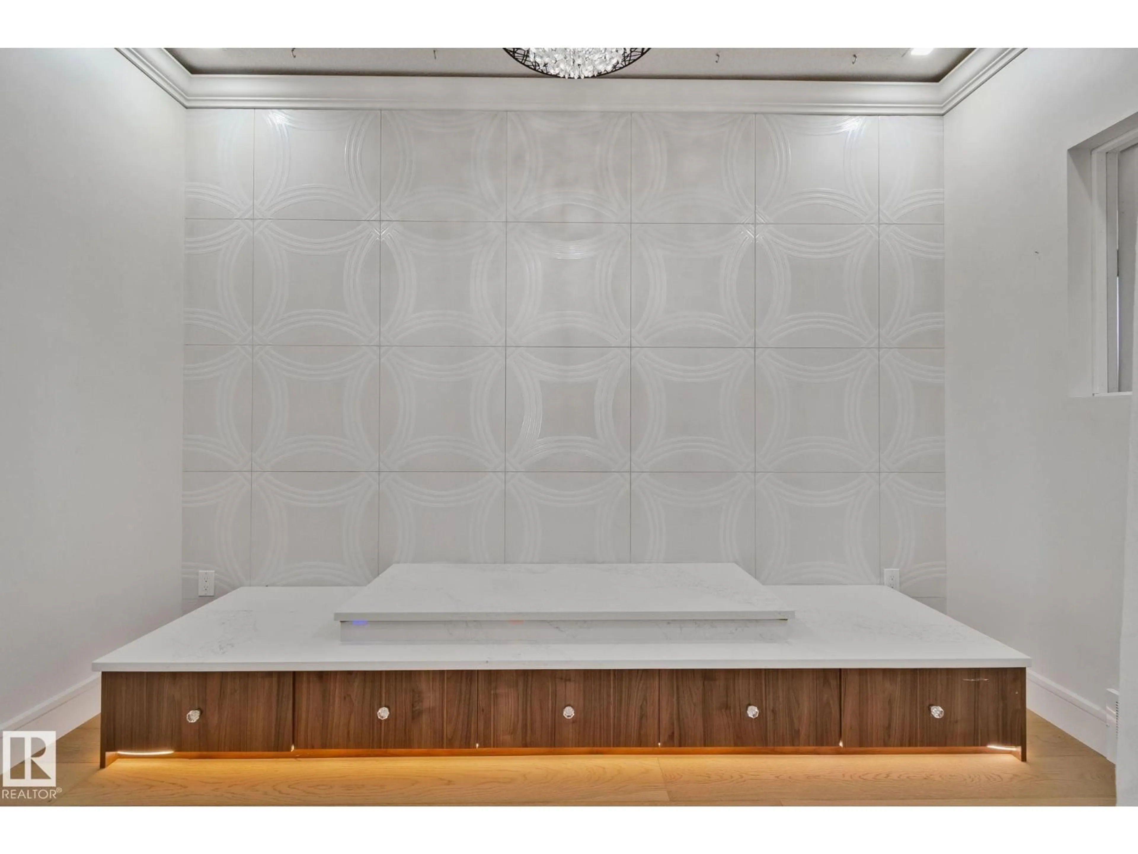 Contemporary bathroom, ceramic/tile floor for 4416 SUZANNA CRESCENT, Edmonton Alberta T6X0Y4