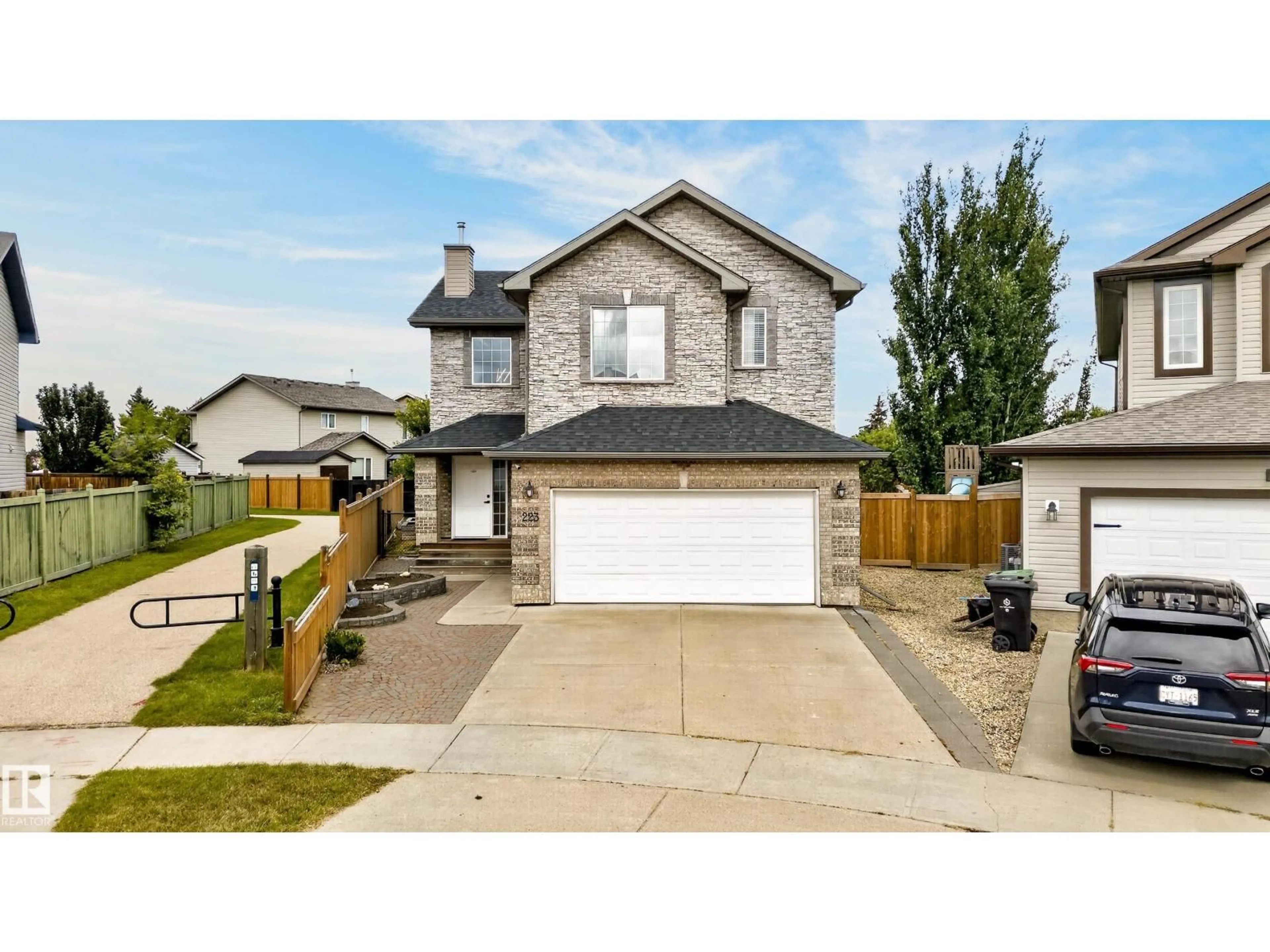 Home with vinyl exterior material, street for 223 WESTWOOD POINTE, Fort Saskatchewan Alberta T8L4R3