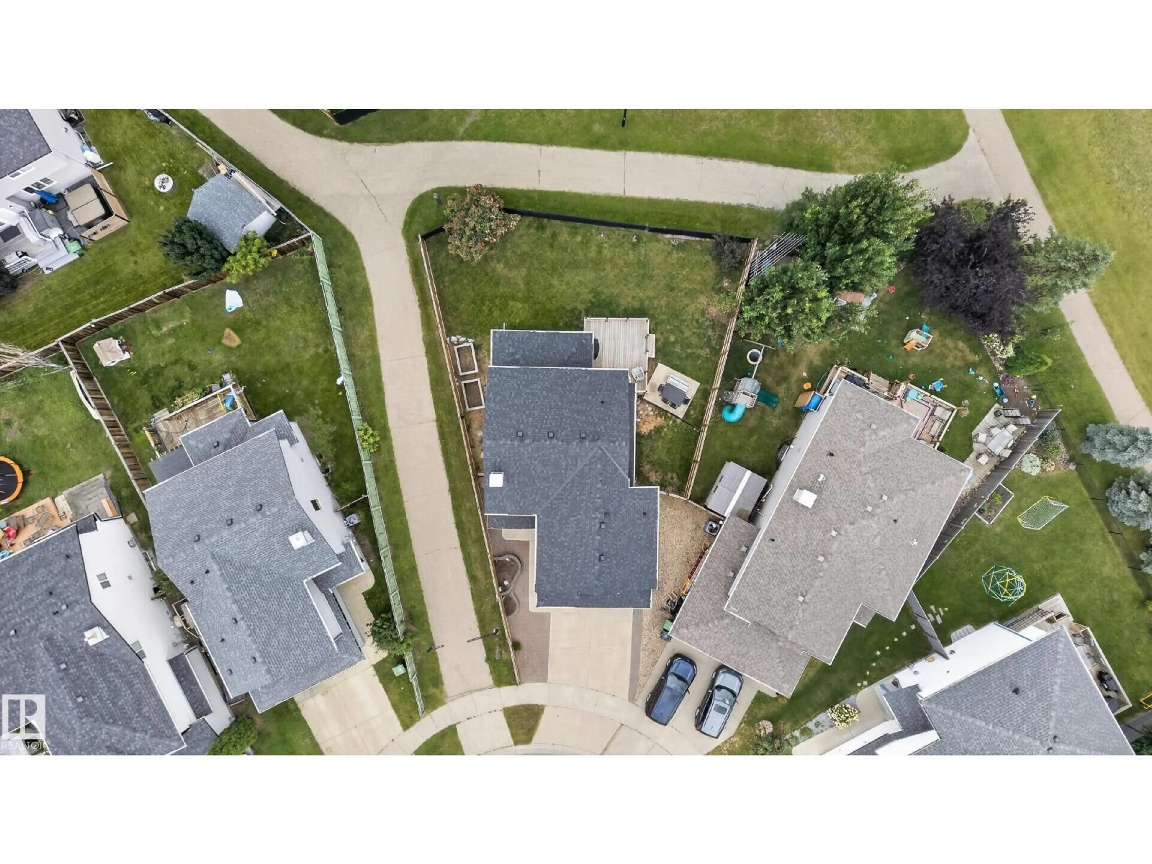 A pic from outside/outdoor area/front of a property/back of a property/a pic from drone, street for 223 WESTWOOD POINTE, Fort Saskatchewan Alberta T8L4R3