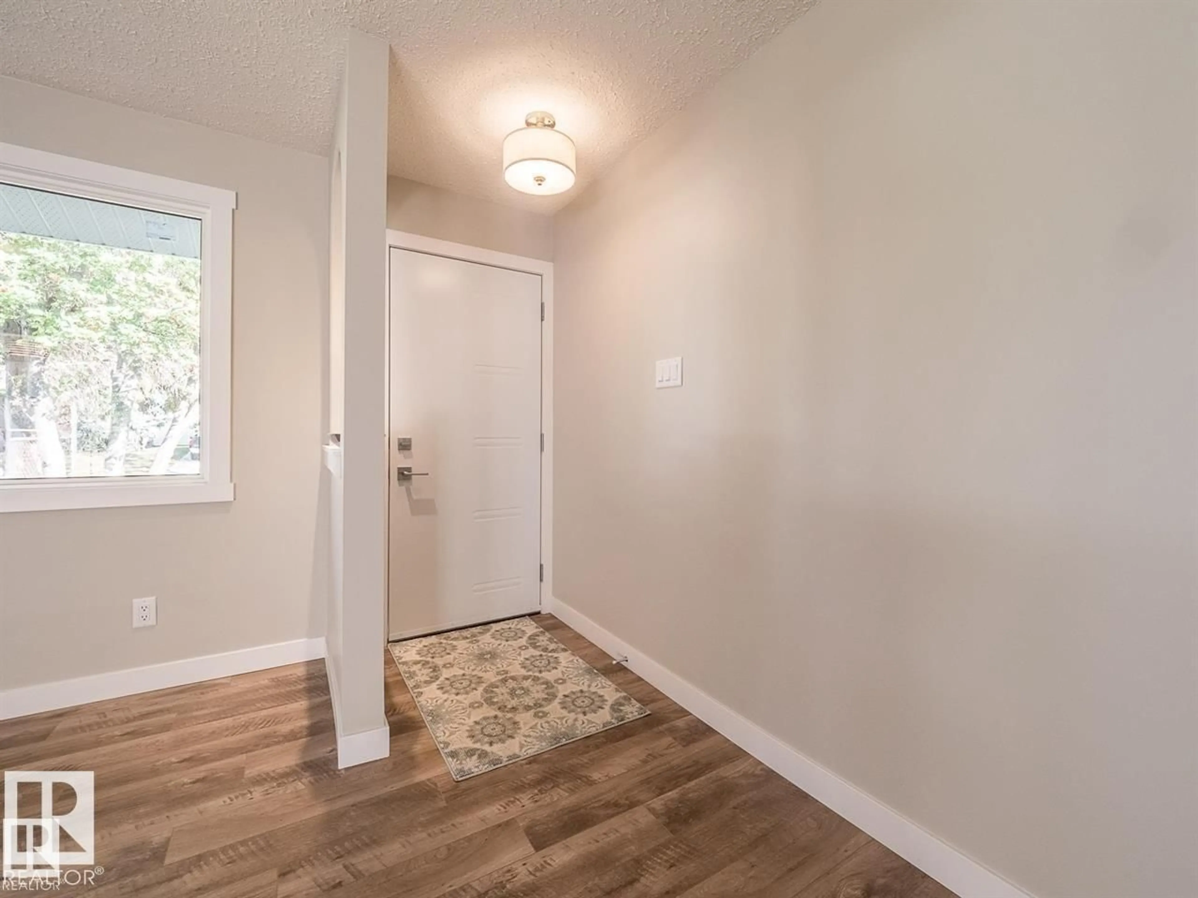 Indoor entryway for 6 GREENVIEW CR, St. Albert Alberta T8N0T1