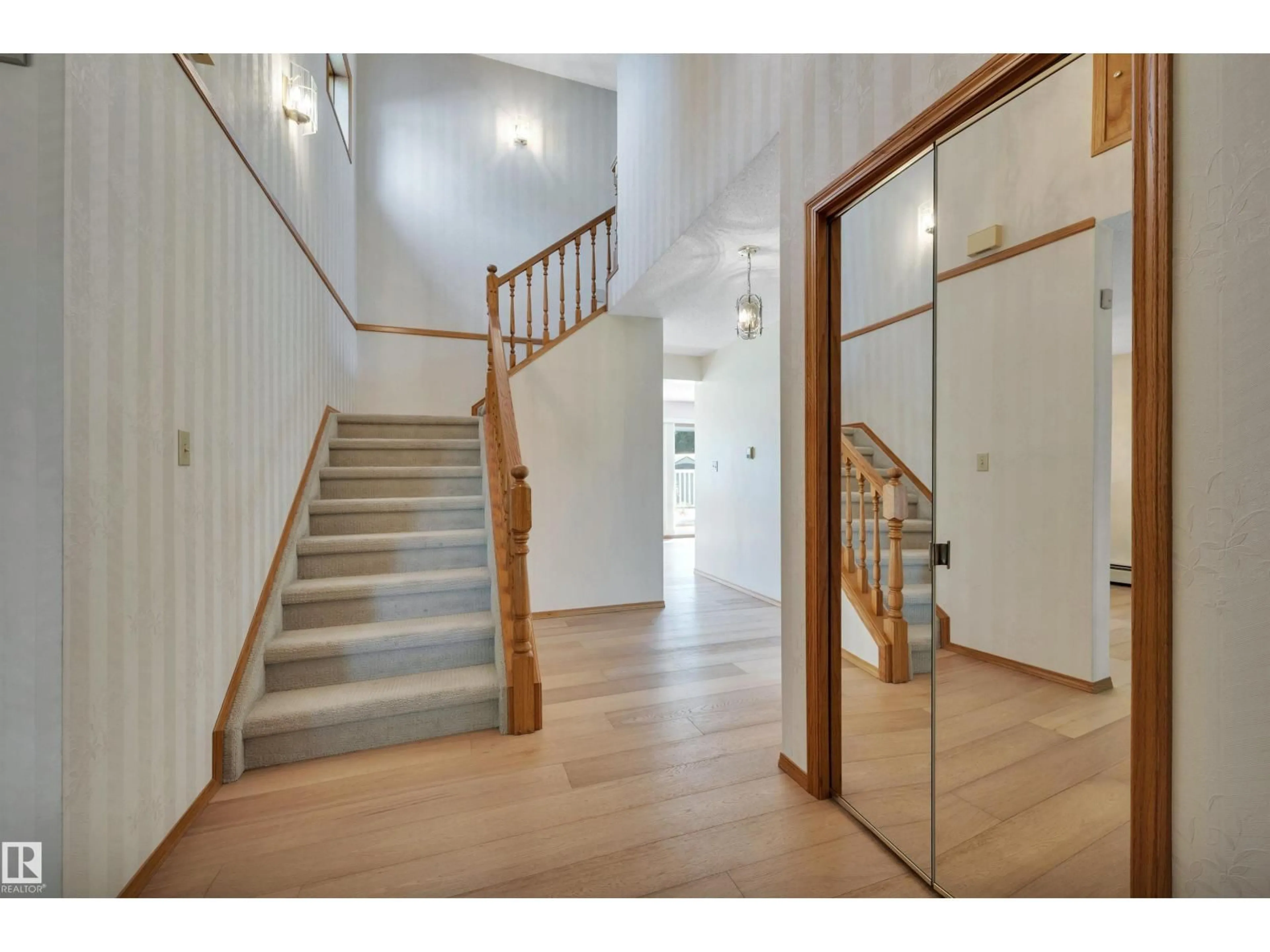Indoor foyer for NW - 10155 74 ST, Edmonton Alberta T6A2X8
